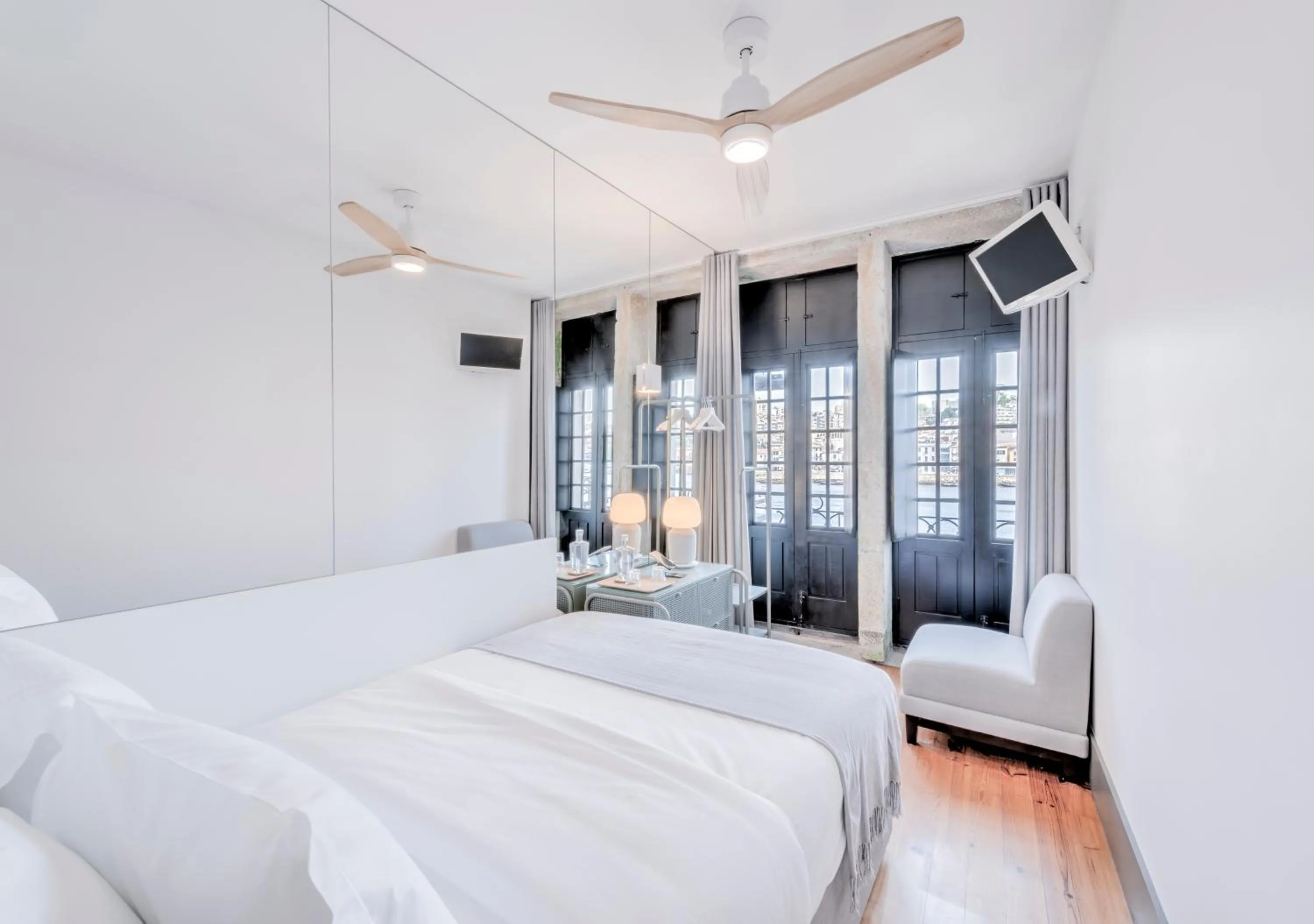 Bedroom, Bed in Oporto Street Fonte Taurina - Riverfront Suites