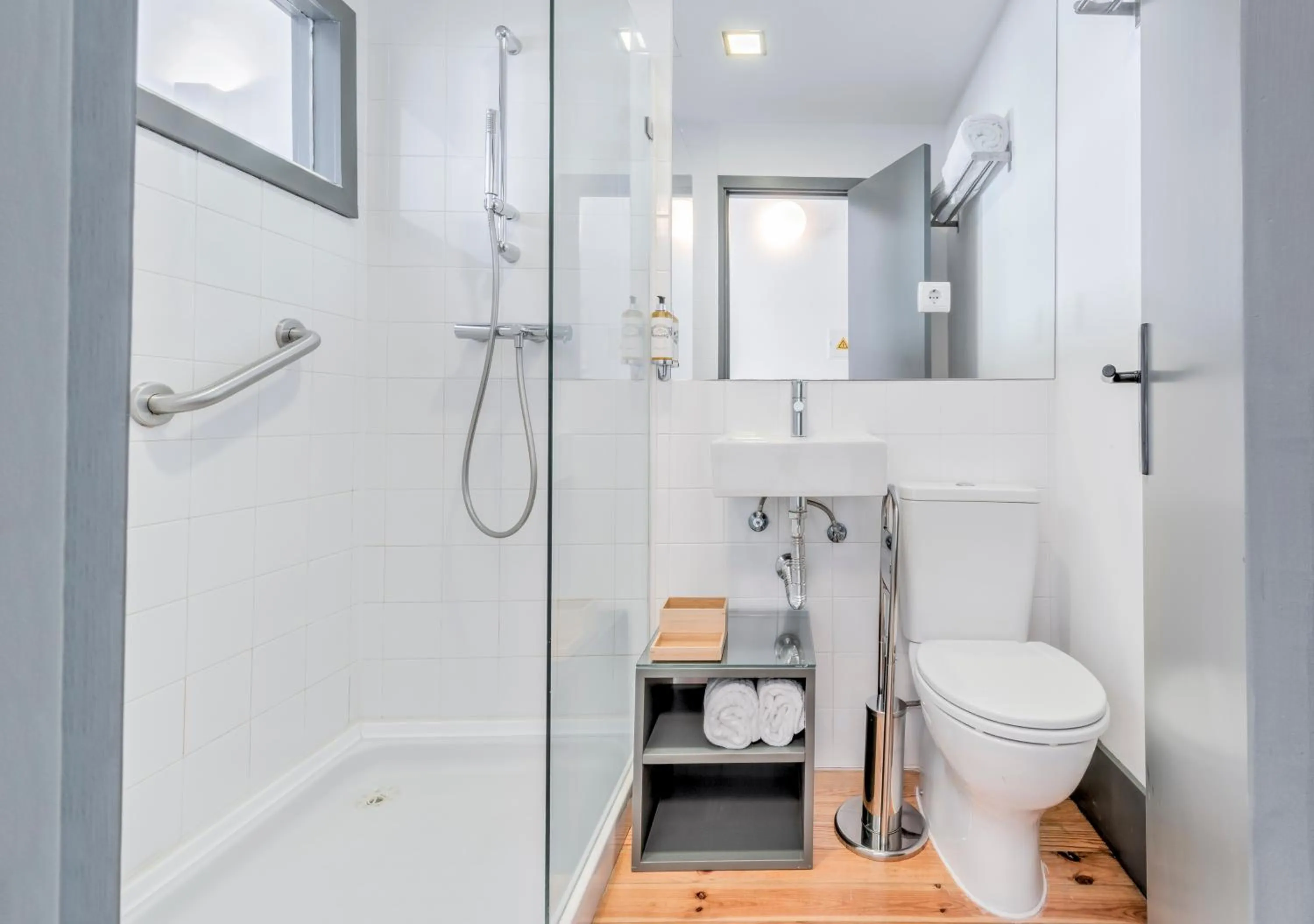 Bathroom in Oporto Street Fonte Taurina - Riverfront Suites