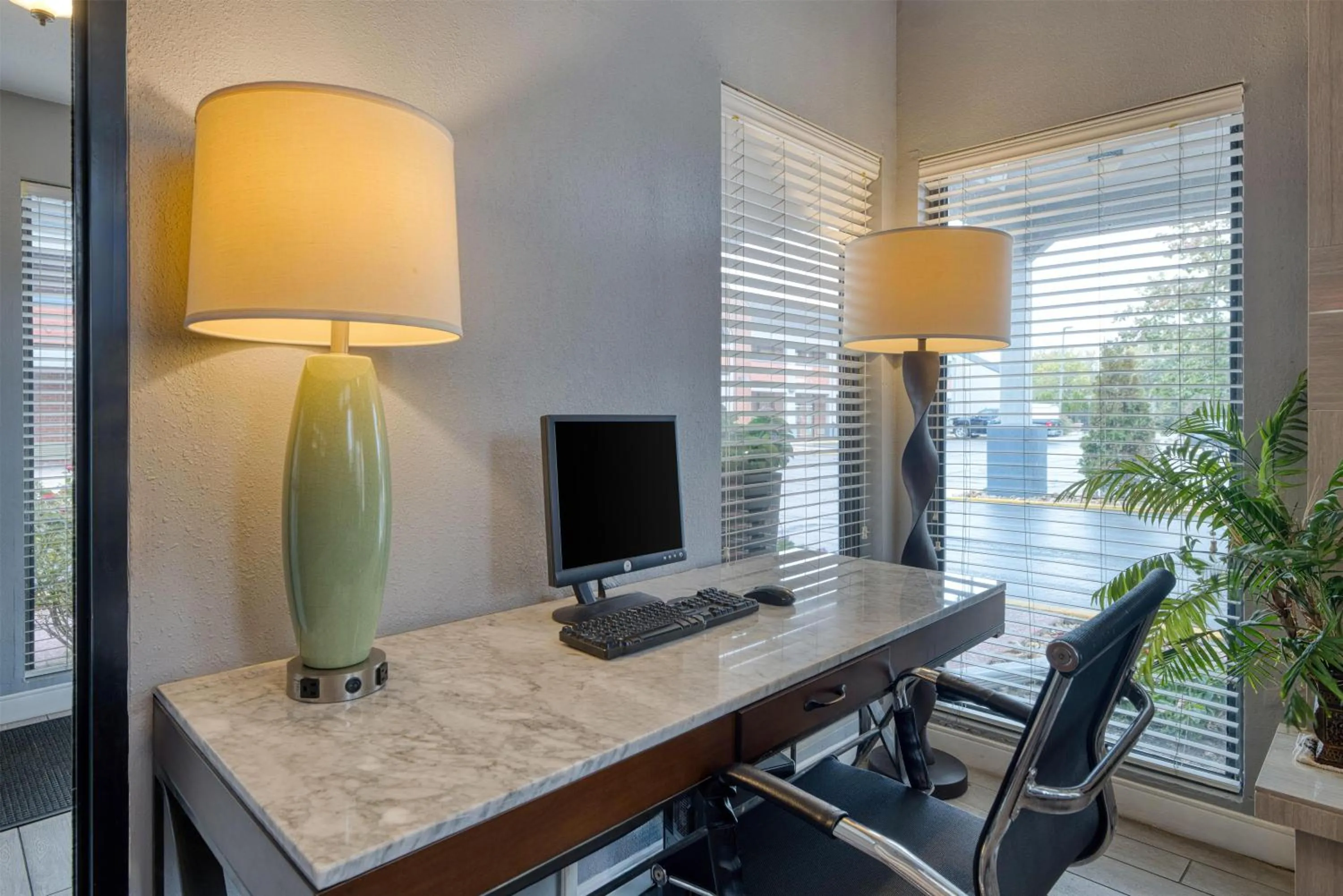 Business facilities in SureStay by Best Western Kansas City Country Inn North