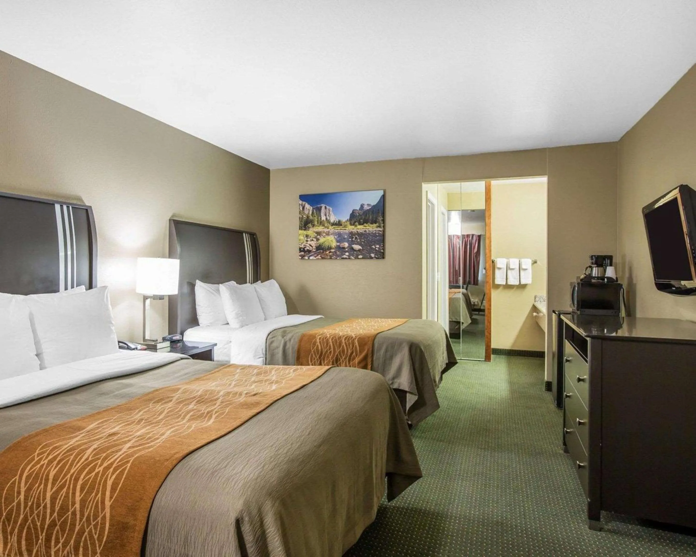 Photo of the whole room in The Oakhurst Inn at Yosemite