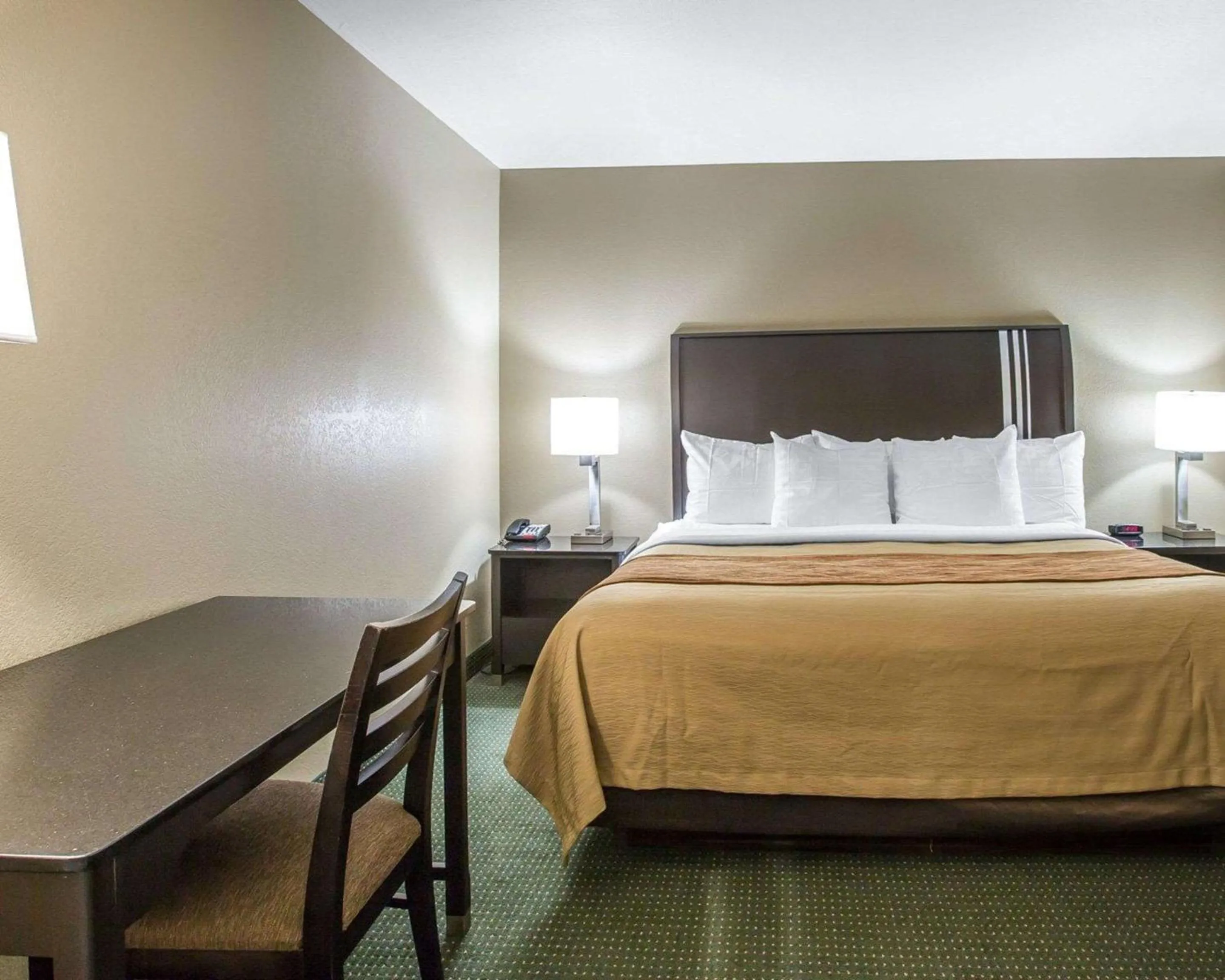 Photo of the whole room in The Oakhurst Inn at Yosemite