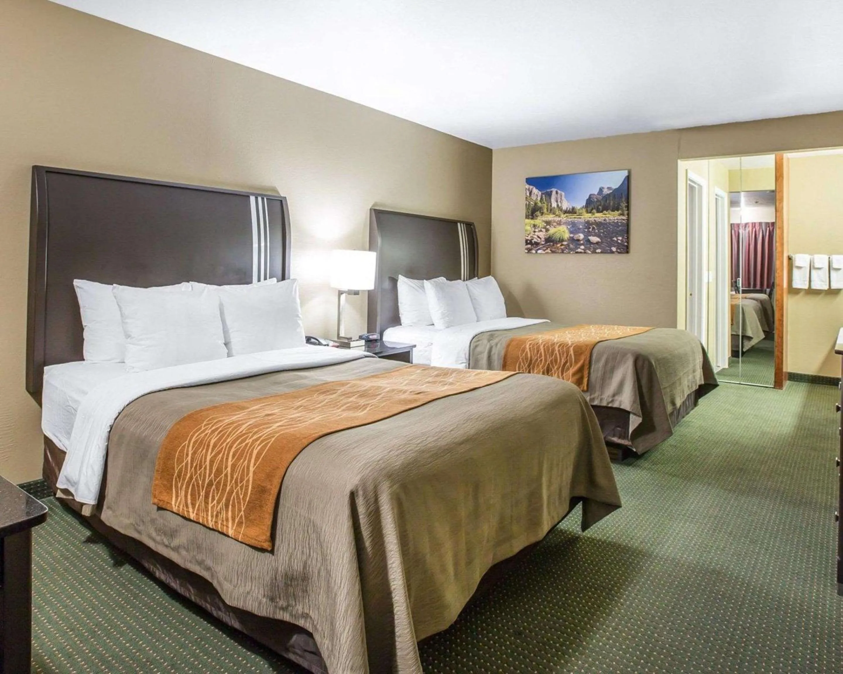 Photo of the whole room in The Oakhurst Inn at Yosemite