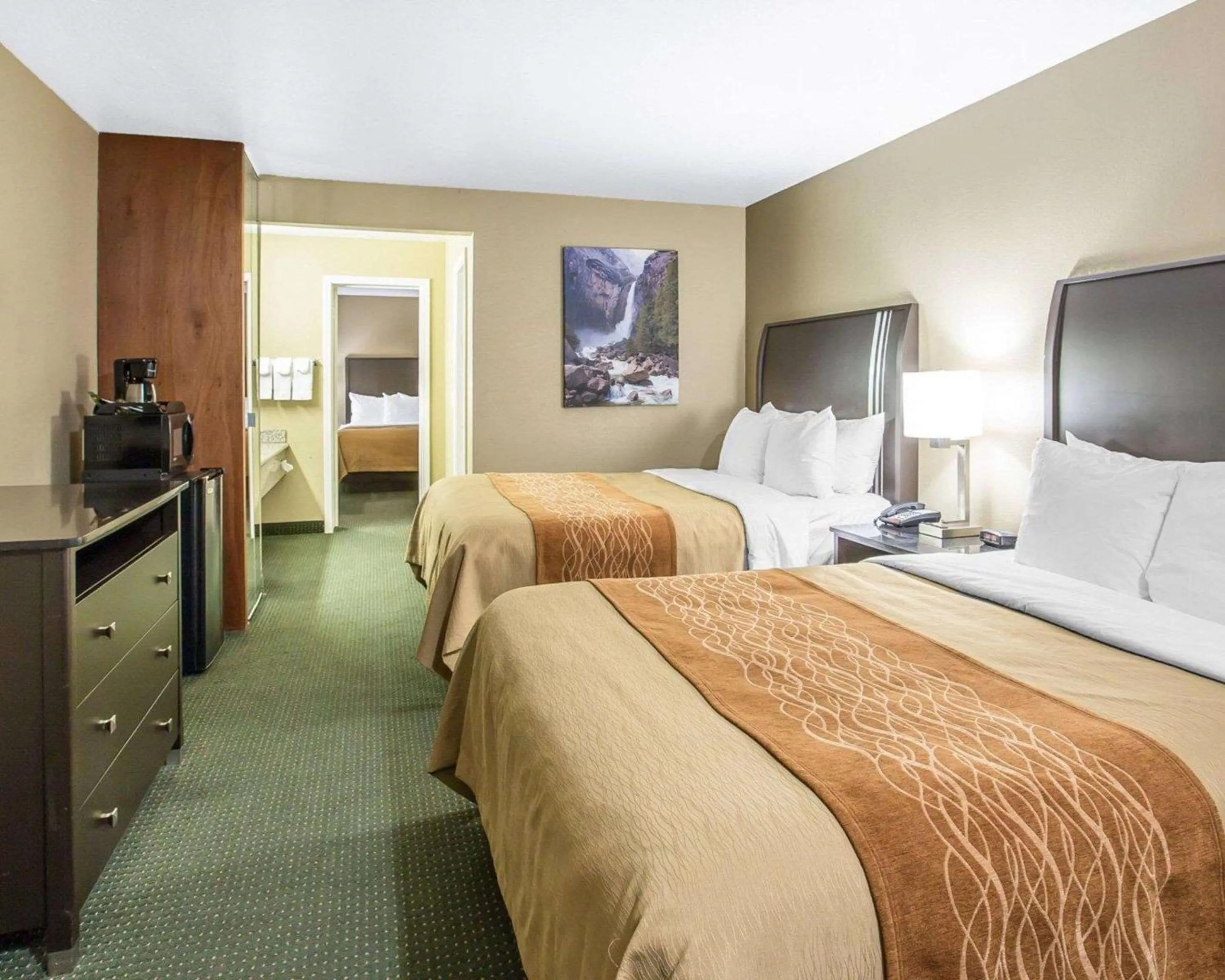 Photo of the whole room in The Oakhurst Inn at Yosemite