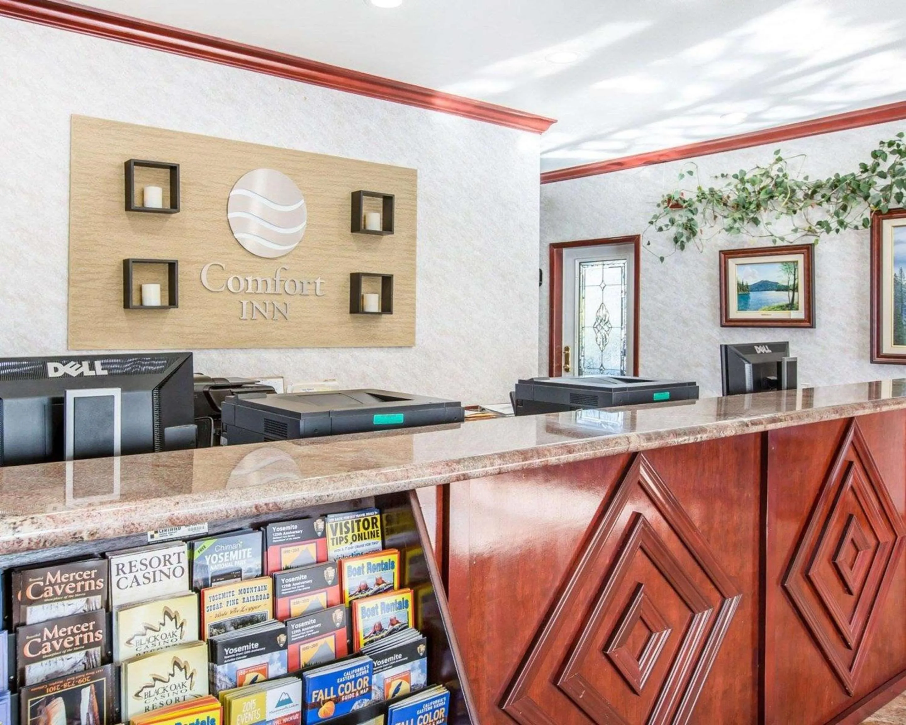 Lobby or reception, Lobby/Reception in The Oakhurst Inn at Yosemite