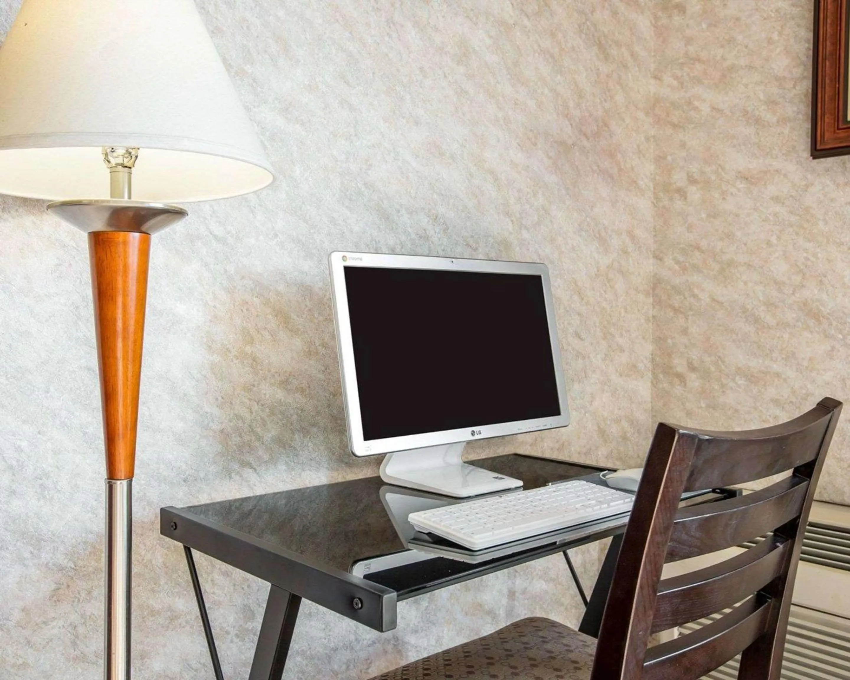 On site, TV/Entertainment Center in The Oakhurst Inn at Yosemite