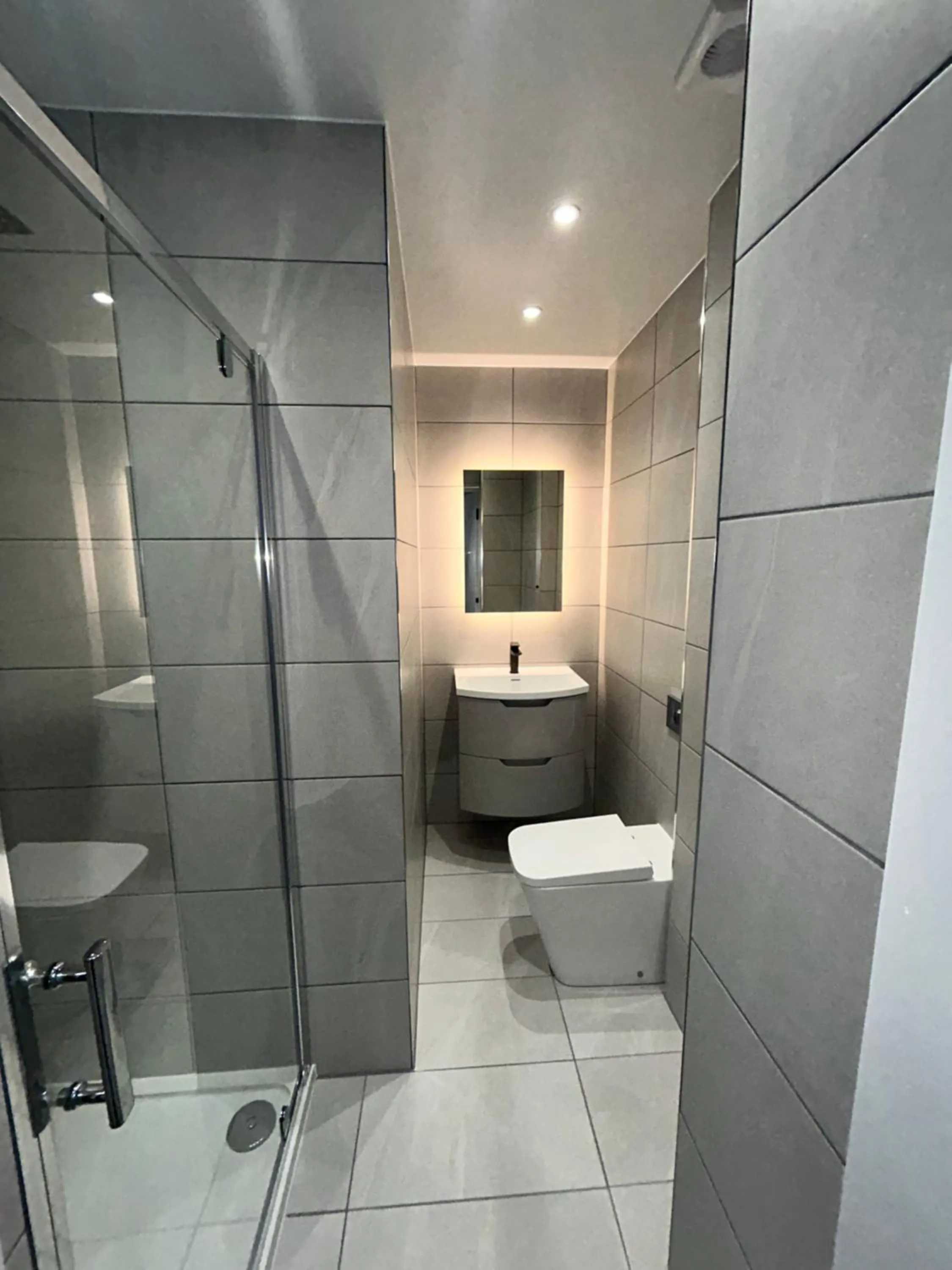 Shower in Crookston Hotel