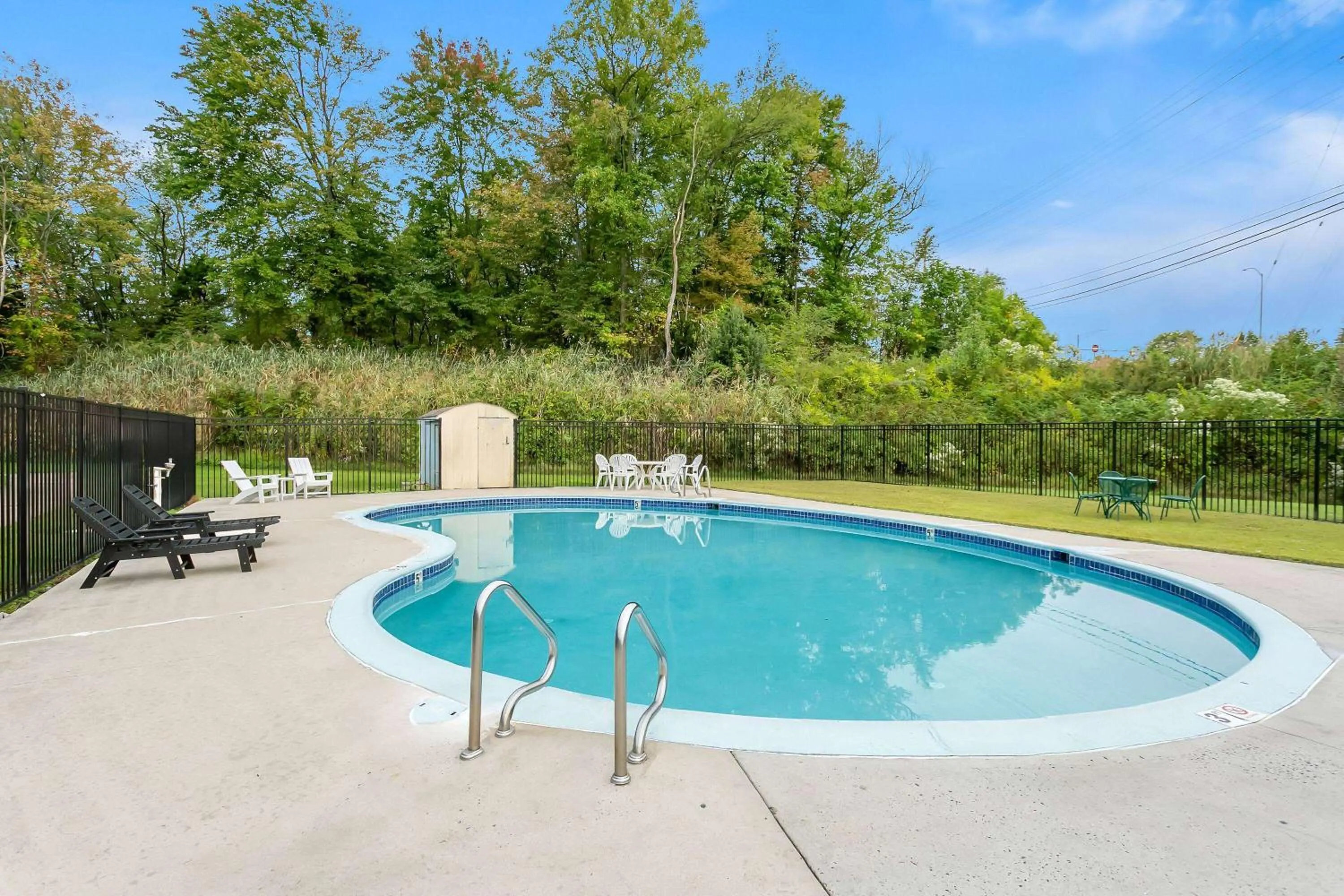 Pool view in Travelodge by Wyndham Aberdeen