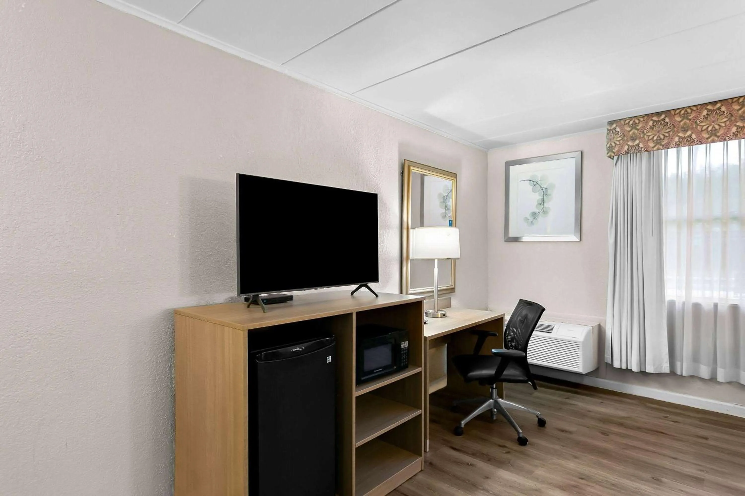 Bed in Travelodge by Wyndham Aberdeen