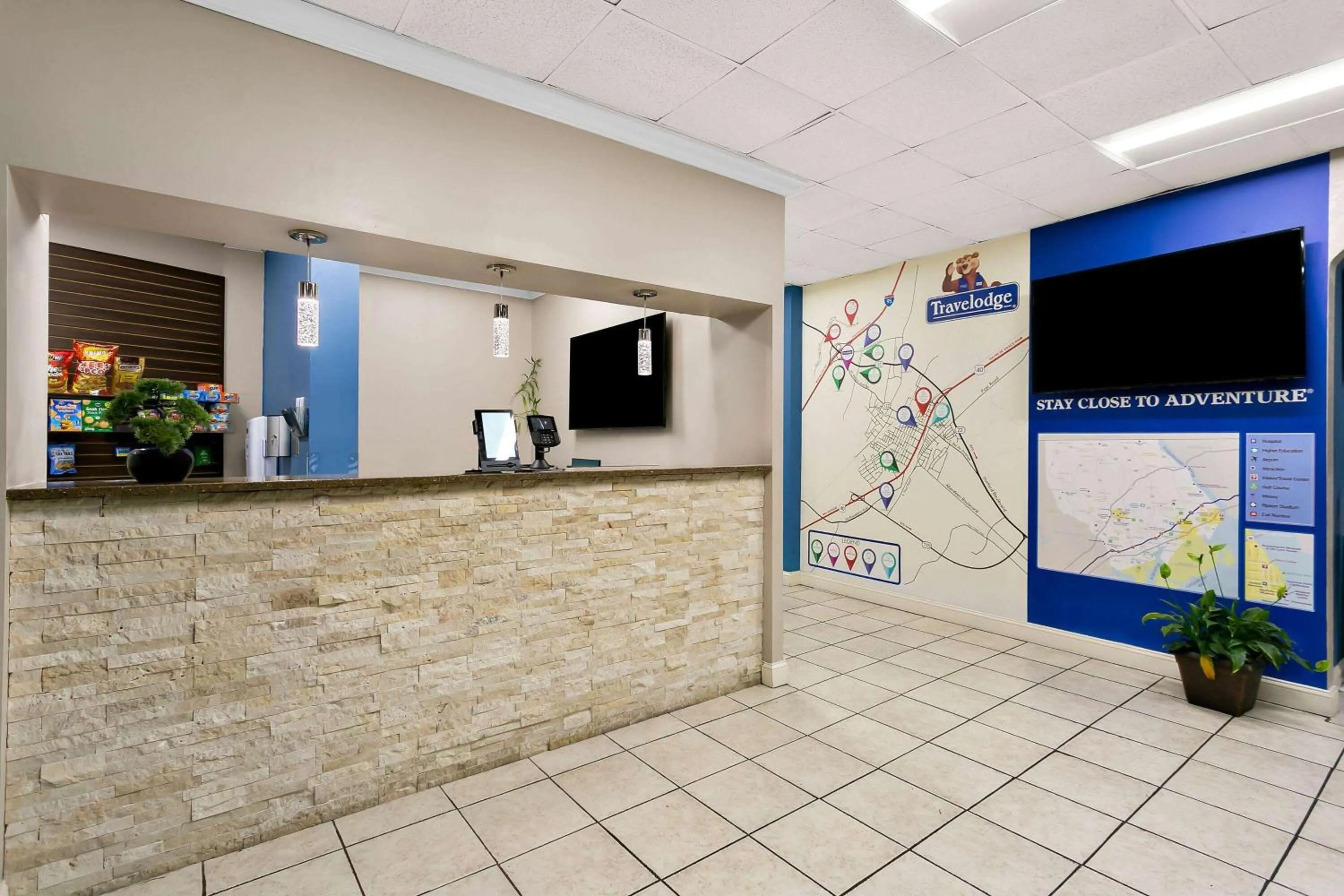Lobby or reception in Travelodge by Wyndham Aberdeen