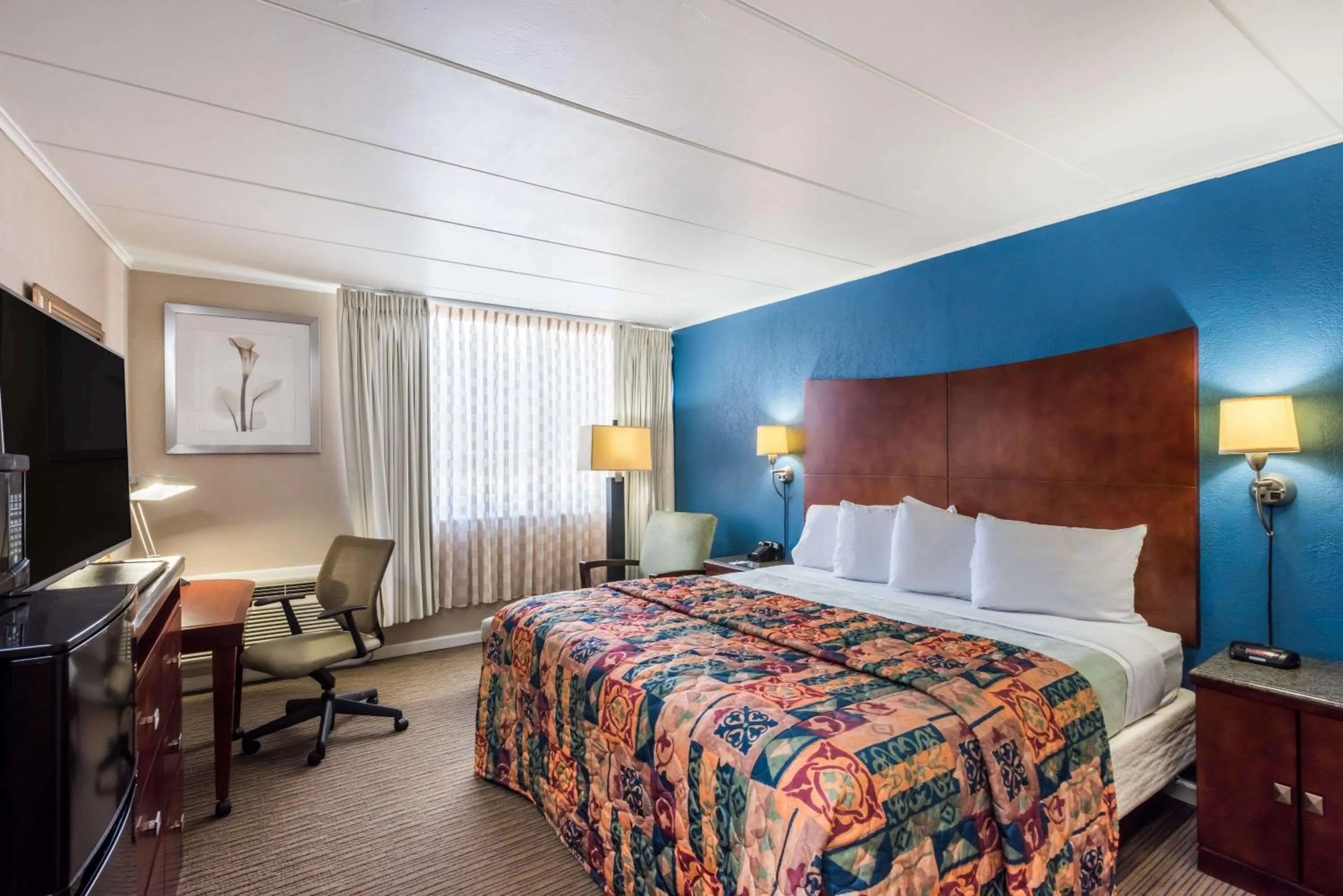 Bedroom, Bed in Travelodge by Wyndham Aberdeen