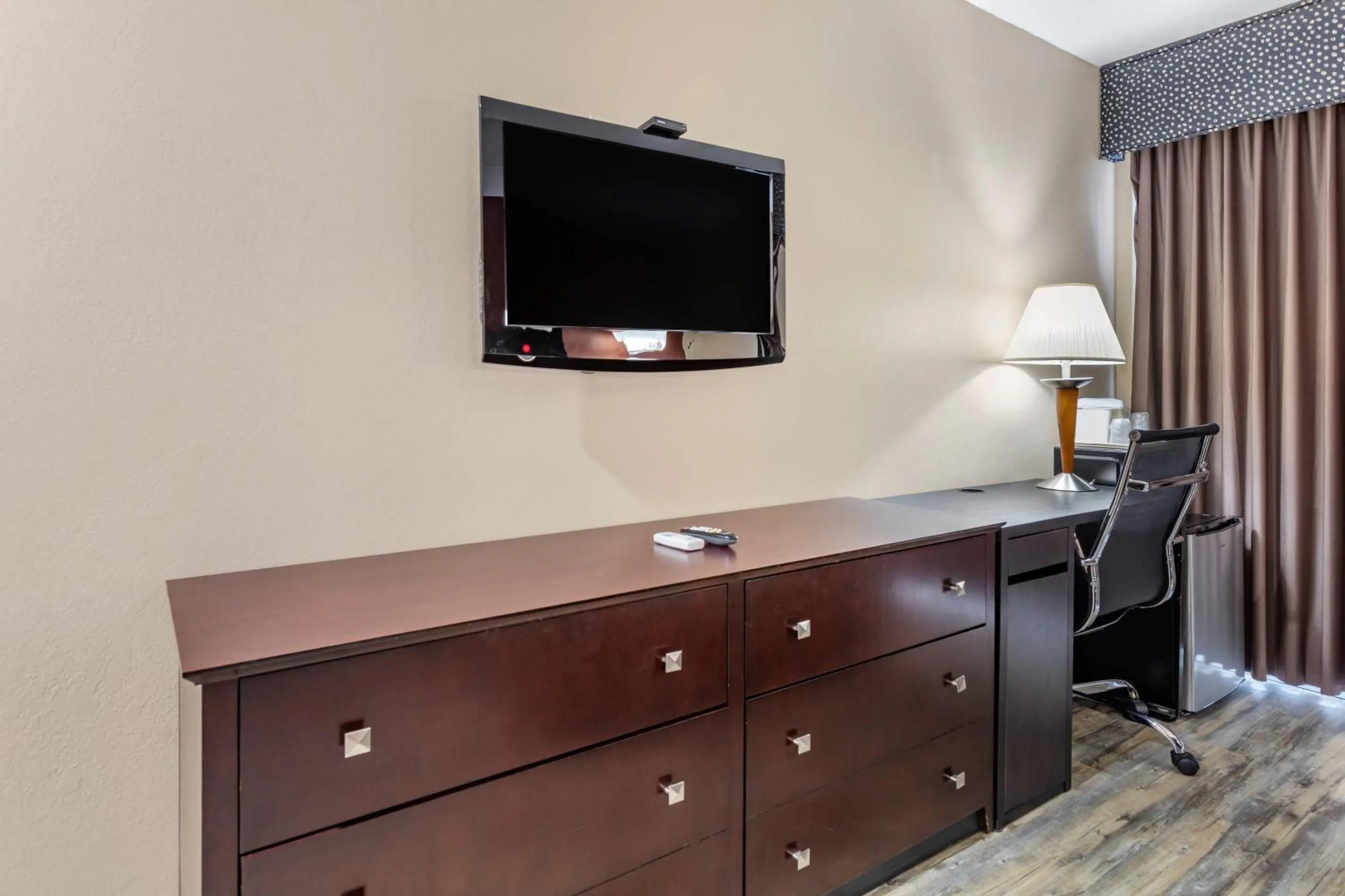 Bedroom in Econo Lodge Inn & Suites Old Saybrook - Westbrook