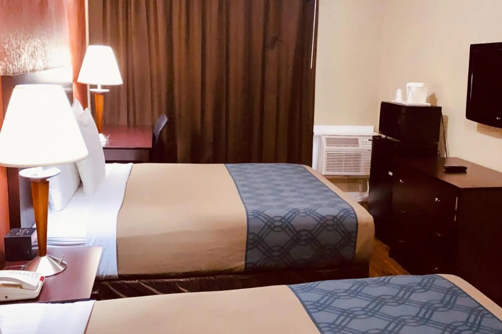 Bedroom, Bed in Econo Lodge Inn & Suites Old Saybrook - Westbrook