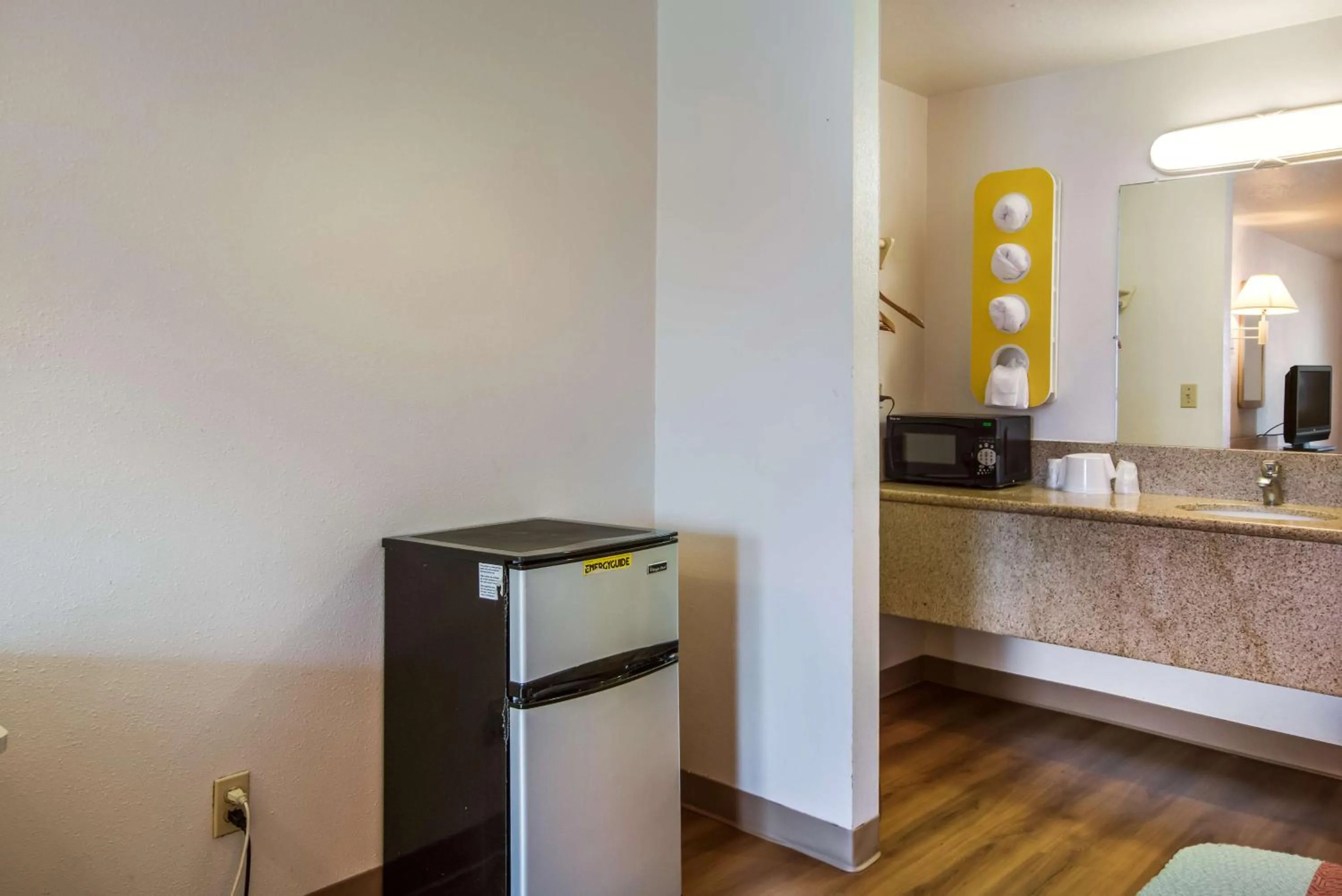 TV and multimedia in Motel 6-Vancouver, WA