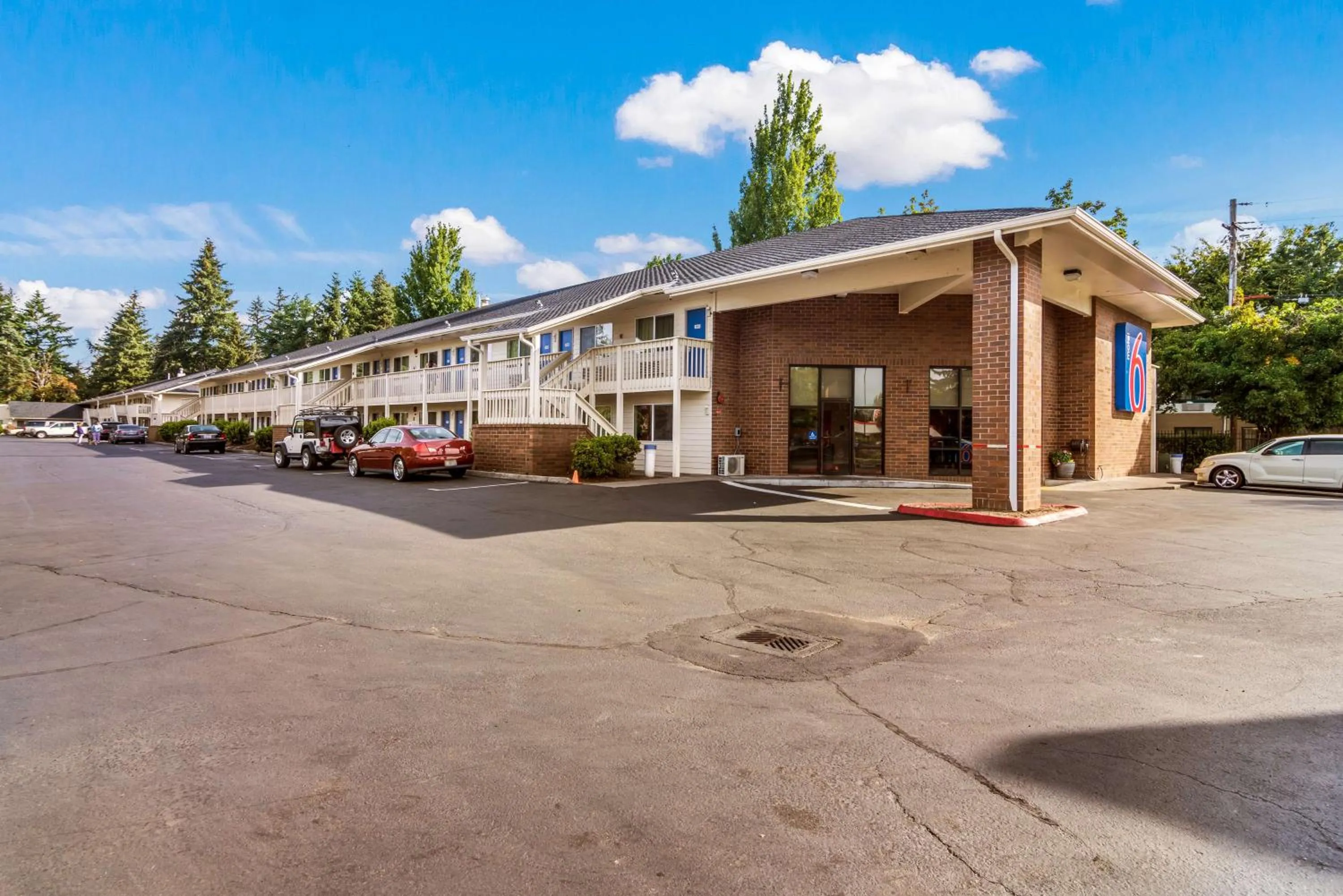 Property building in Motel 6-Vancouver, WA
