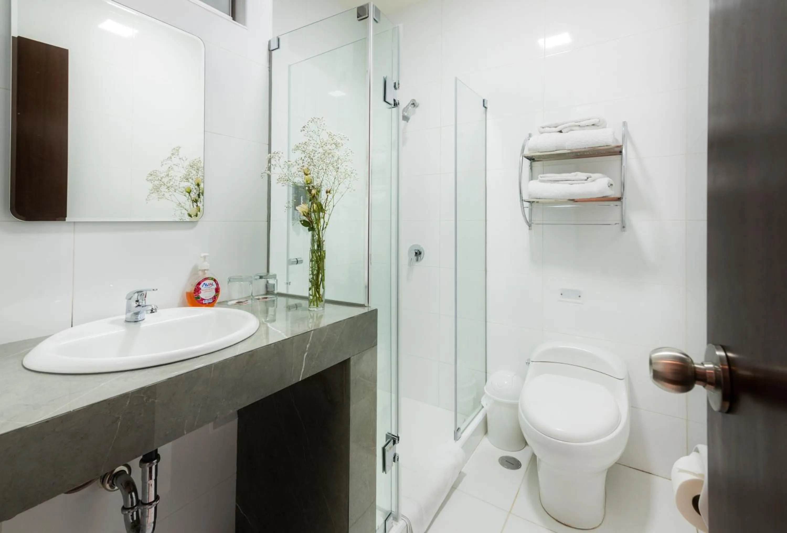 Shower in Dreams Hotel Boutique