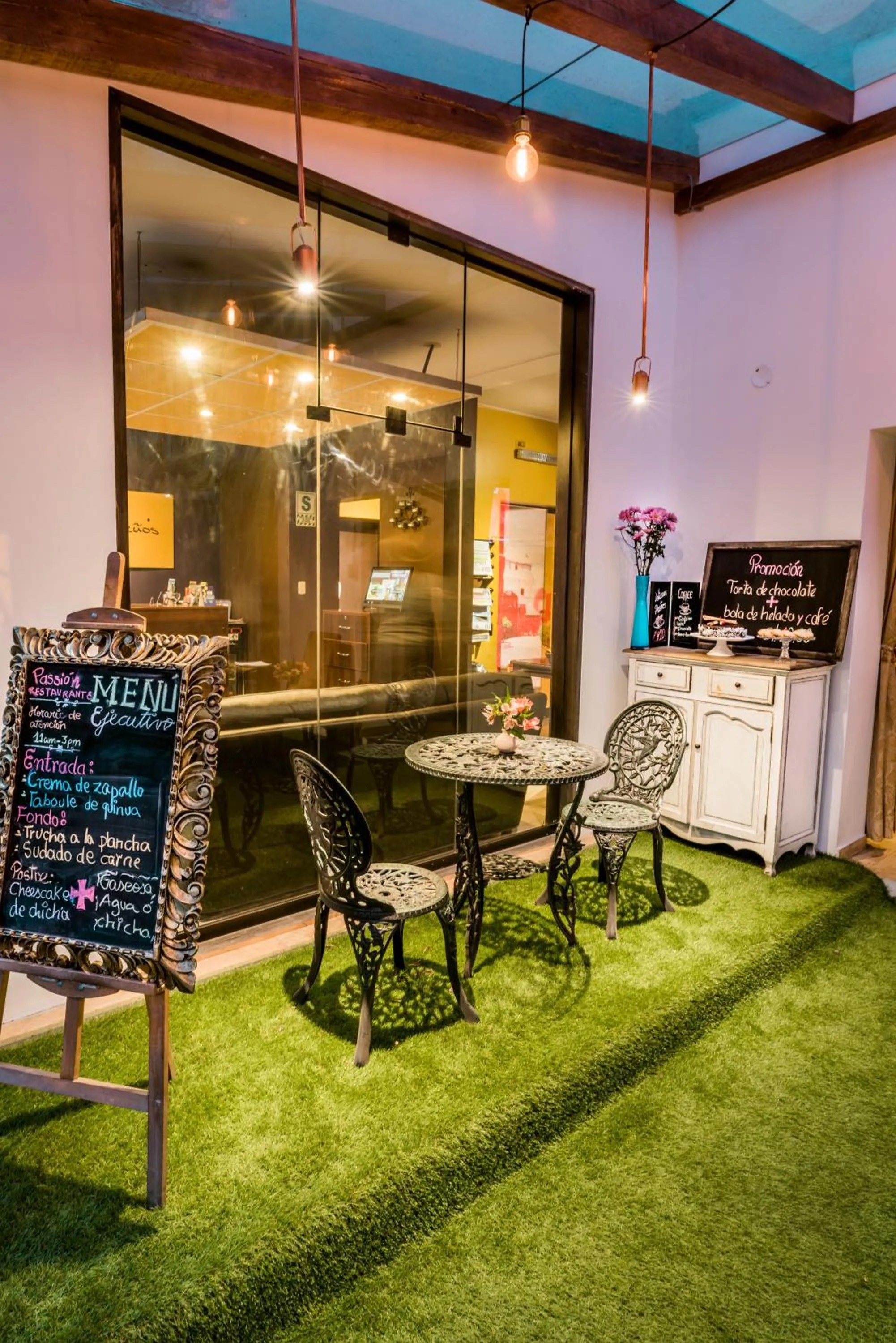 Restaurant/places to eat in Dreams Hotel Boutique