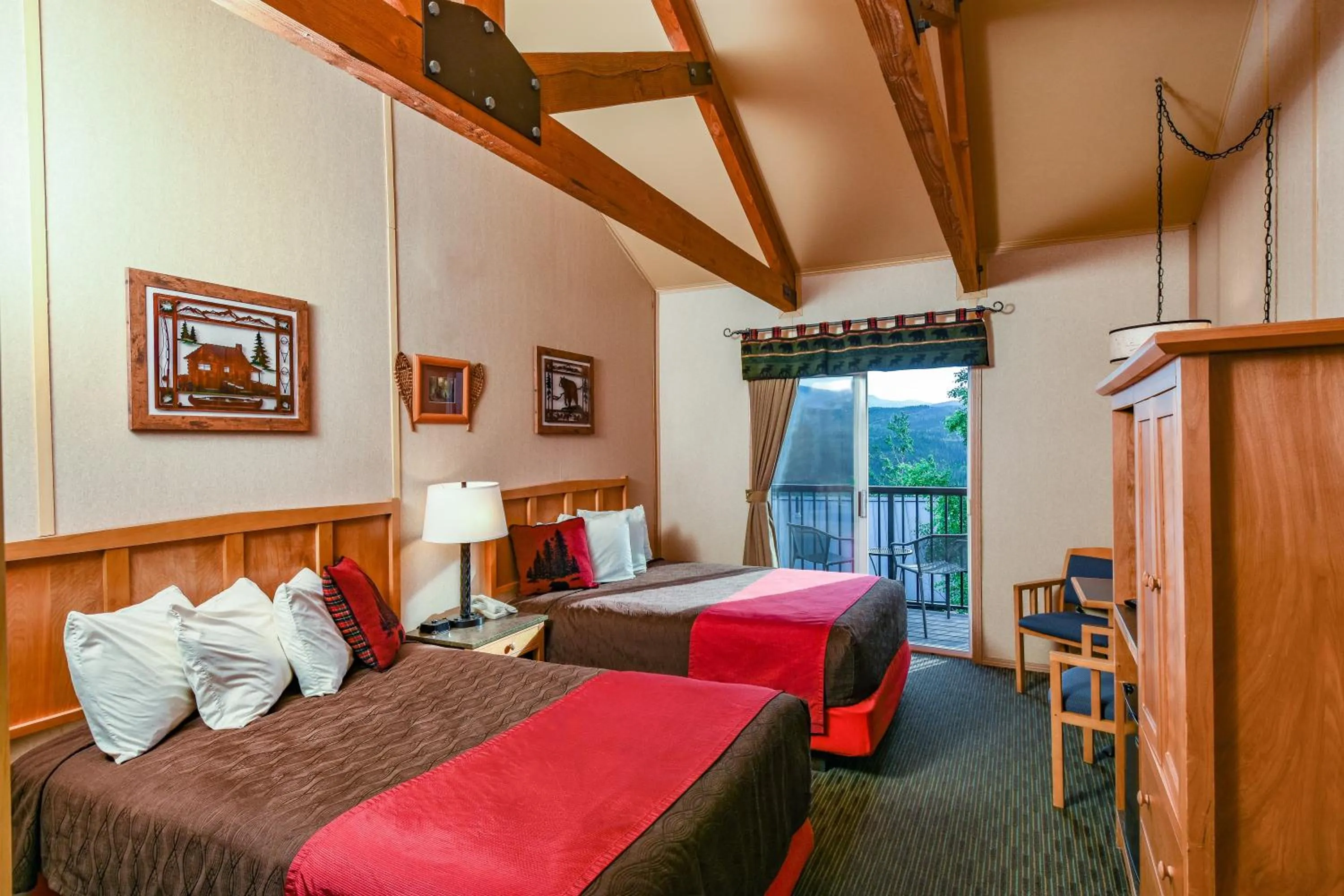 Bed in Denali Bluffs Hotel