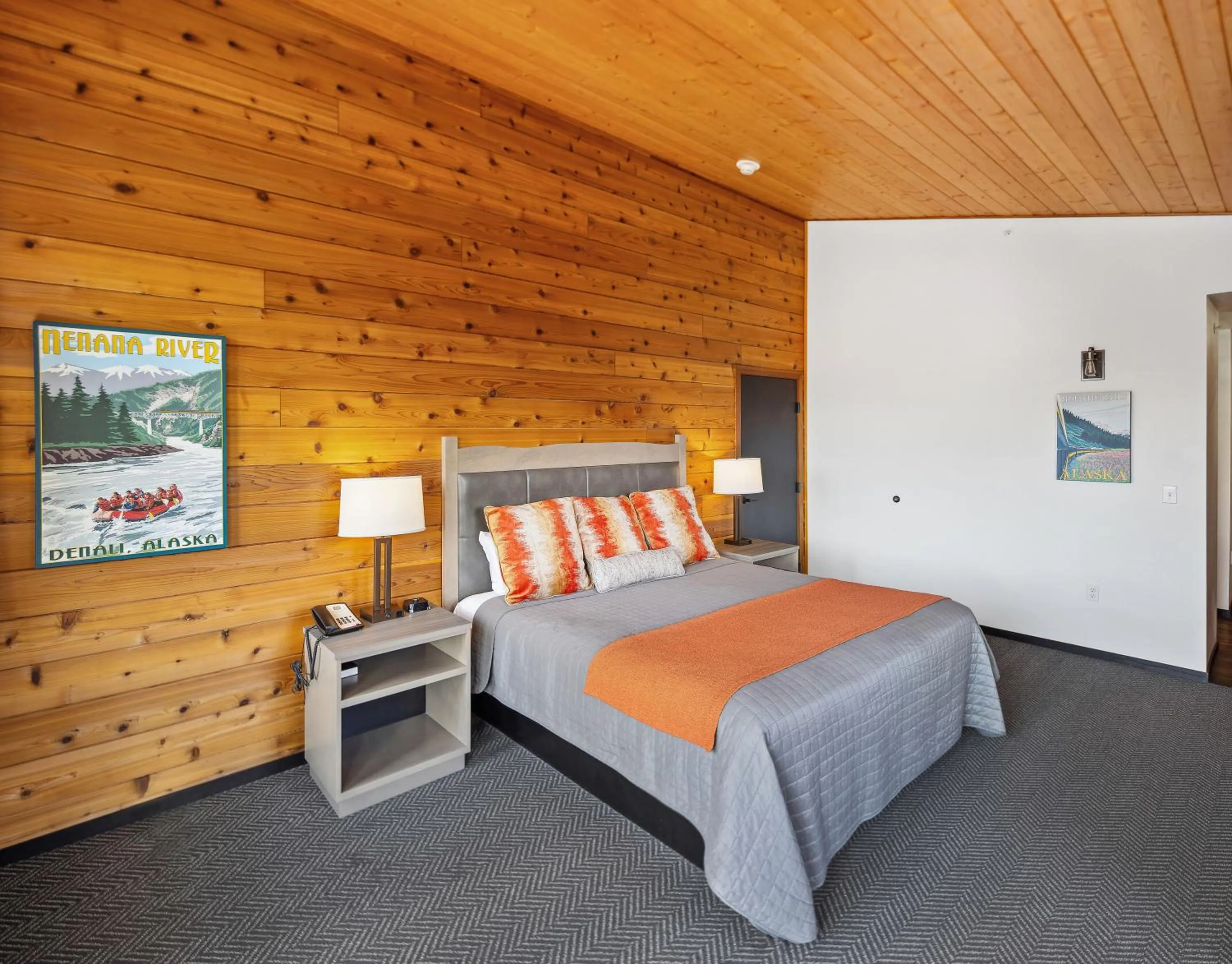 Bed in Denali Bluffs Hotel