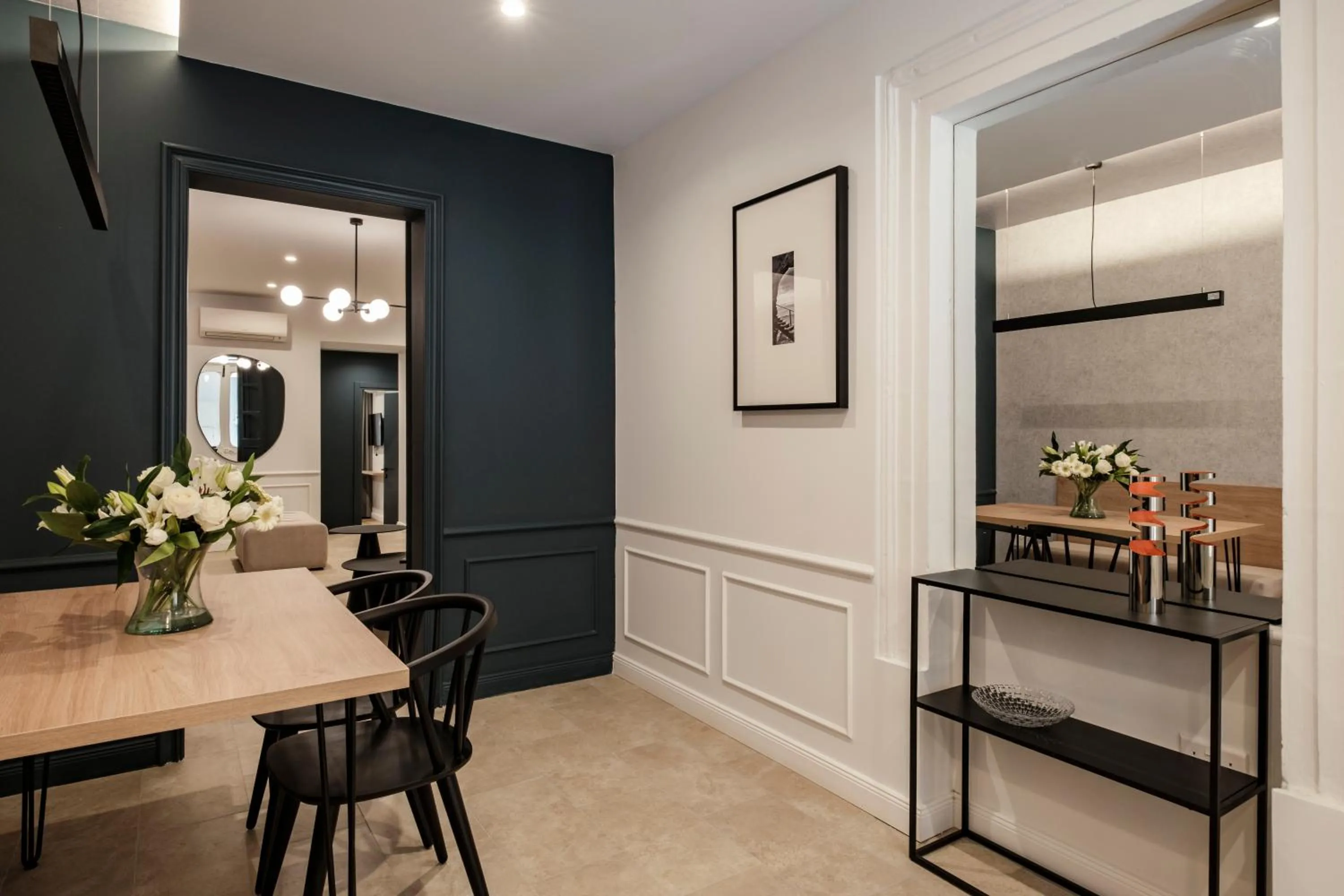 Dining area in 19 ROOMS