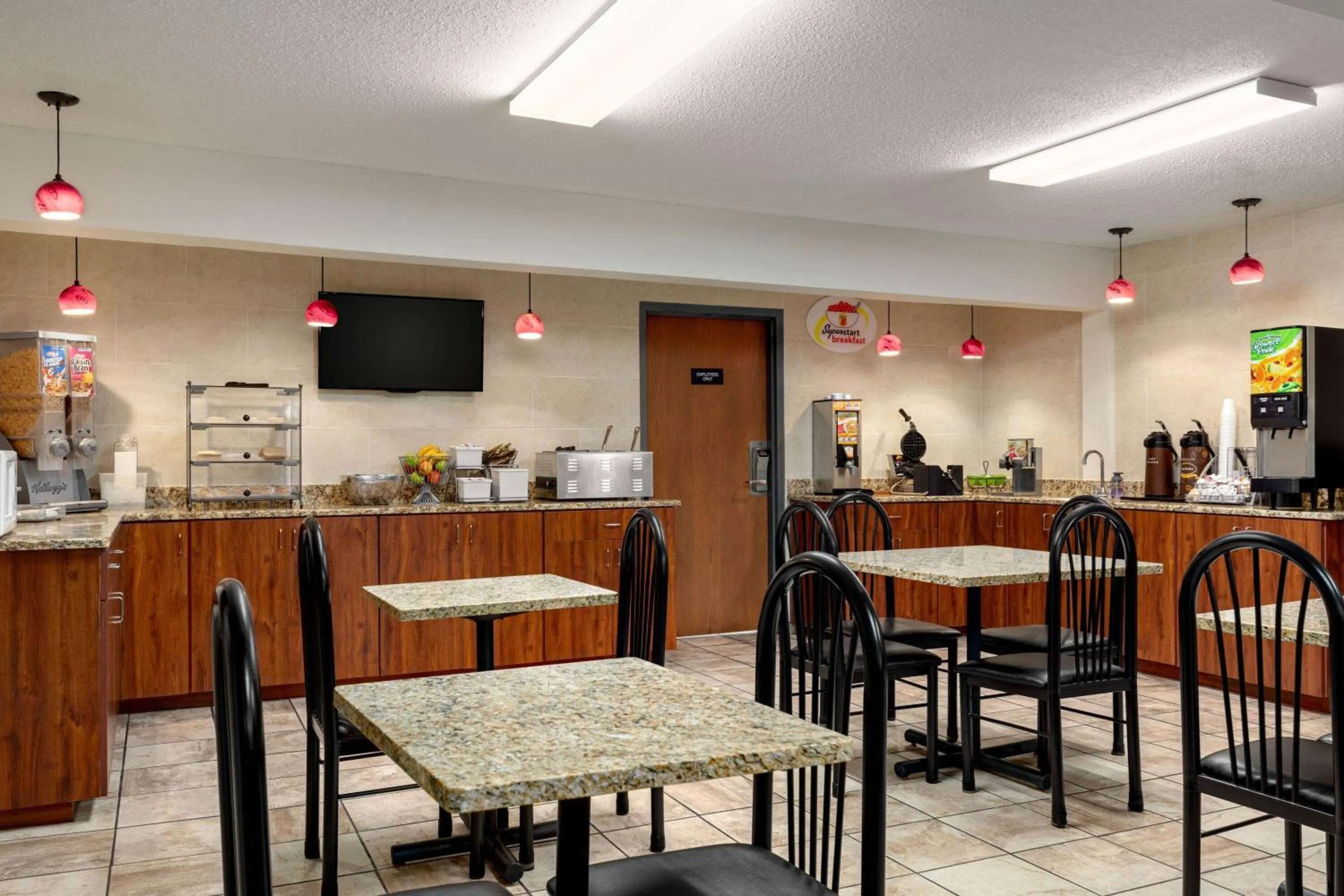 Breakfast in Super 8 by Wyndham Germantown/Milwaukee