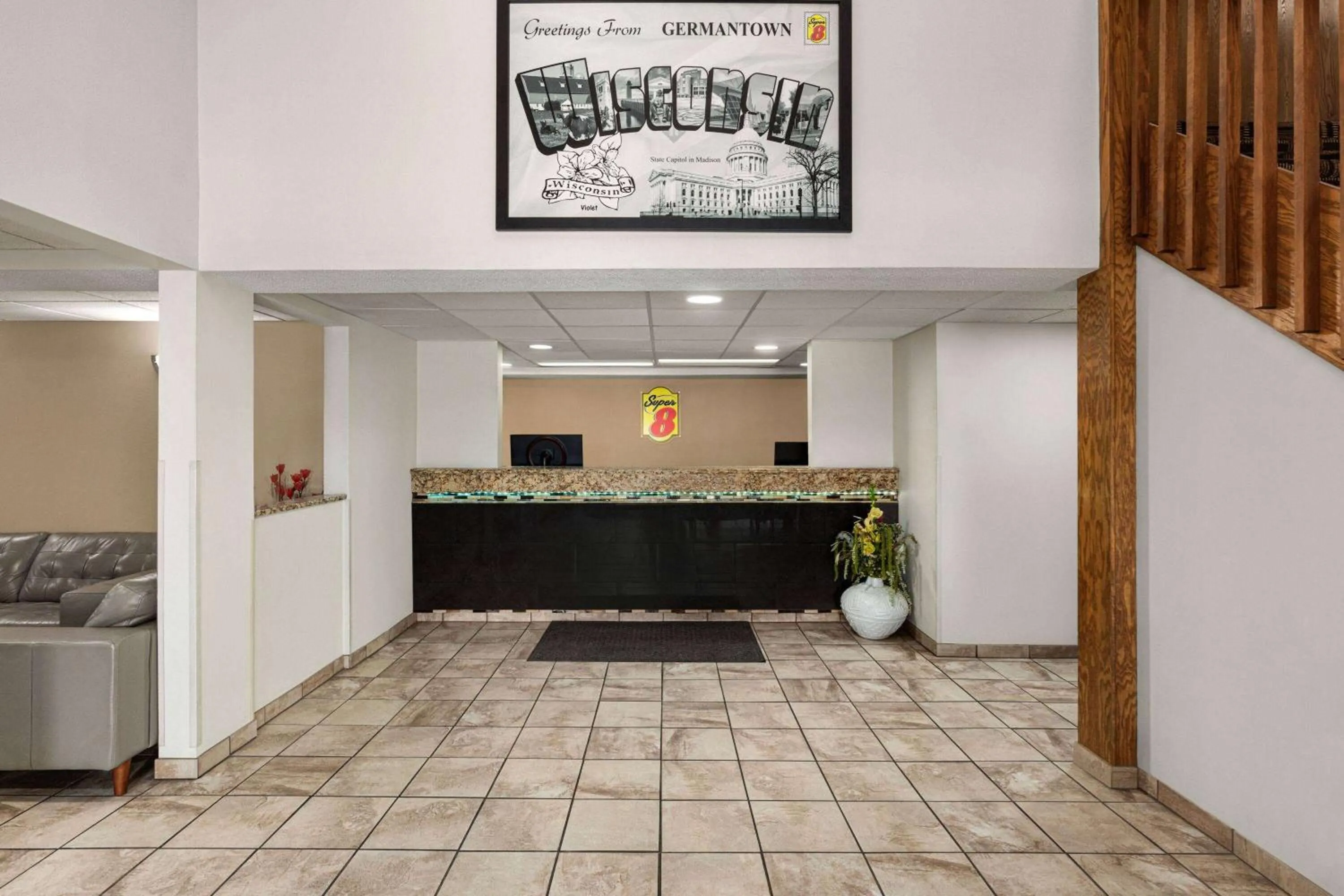 Lobby or reception in Super 8 by Wyndham Germantown/Milwaukee