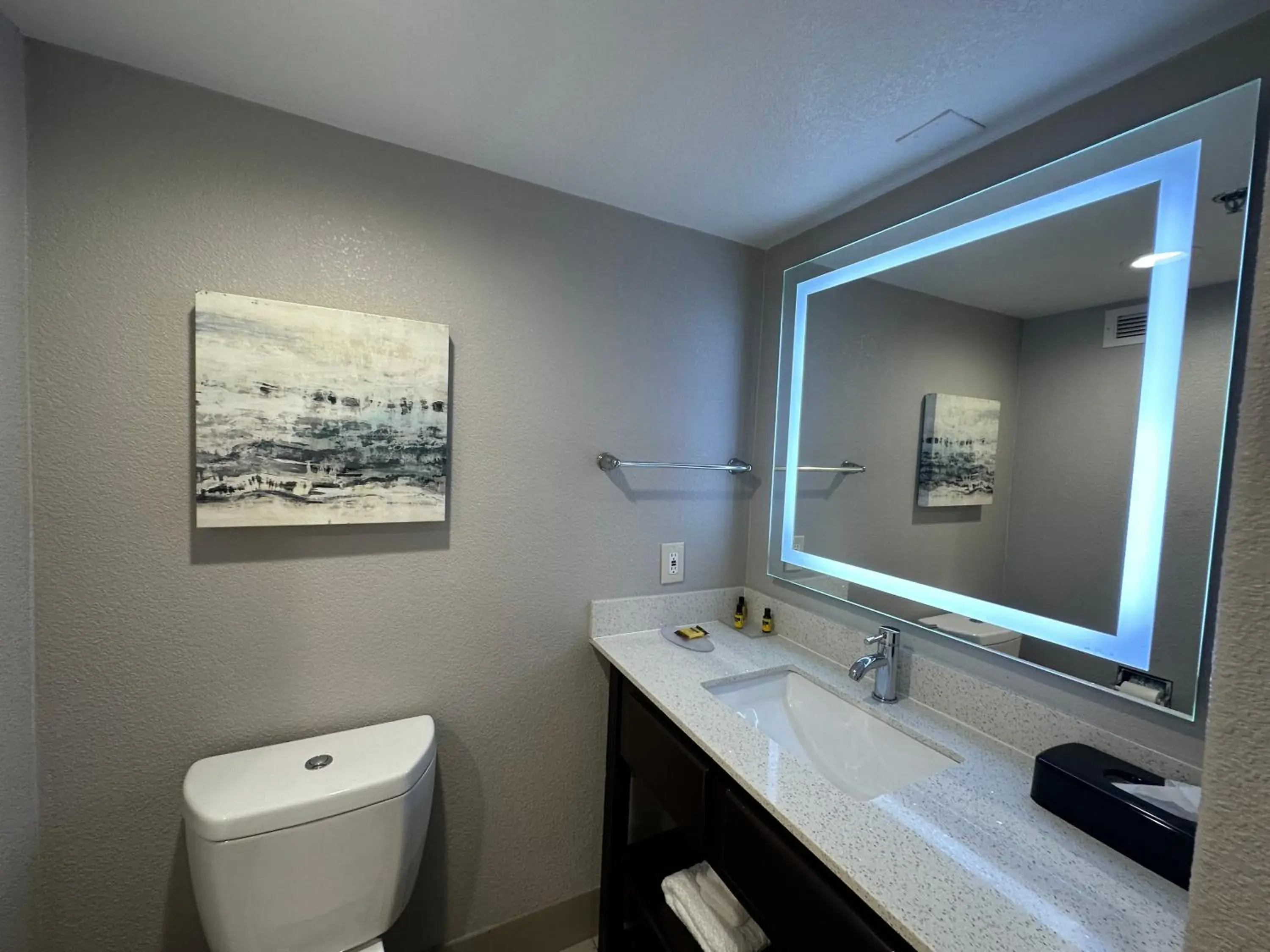 King Room - Non Smoking in Comfort Inn Dallas North Love Field Airport King Room - Non Smoking in Comfort Inn Dallas North Love Field Airport