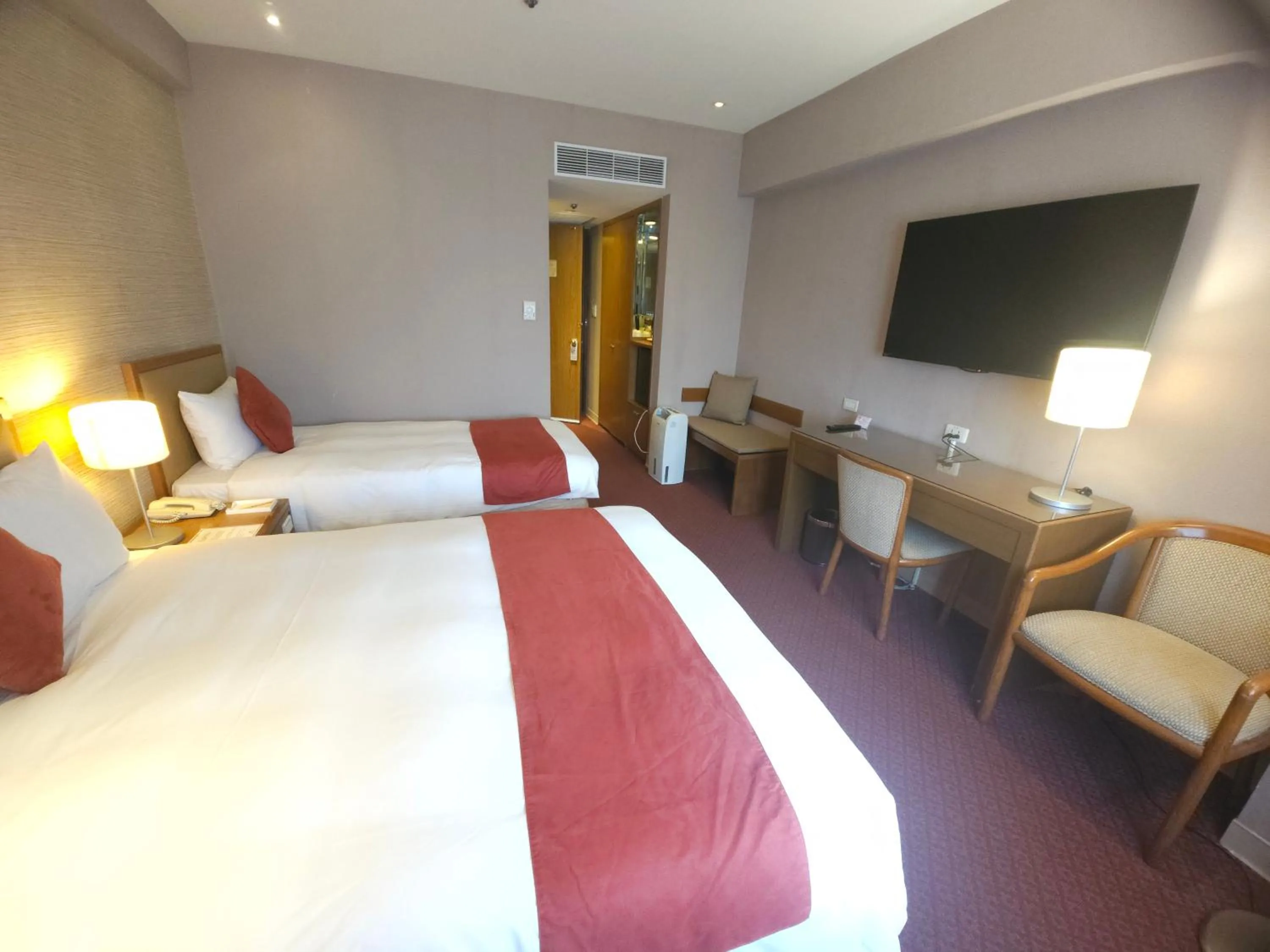 Bed in Hotel Riverview Taipei