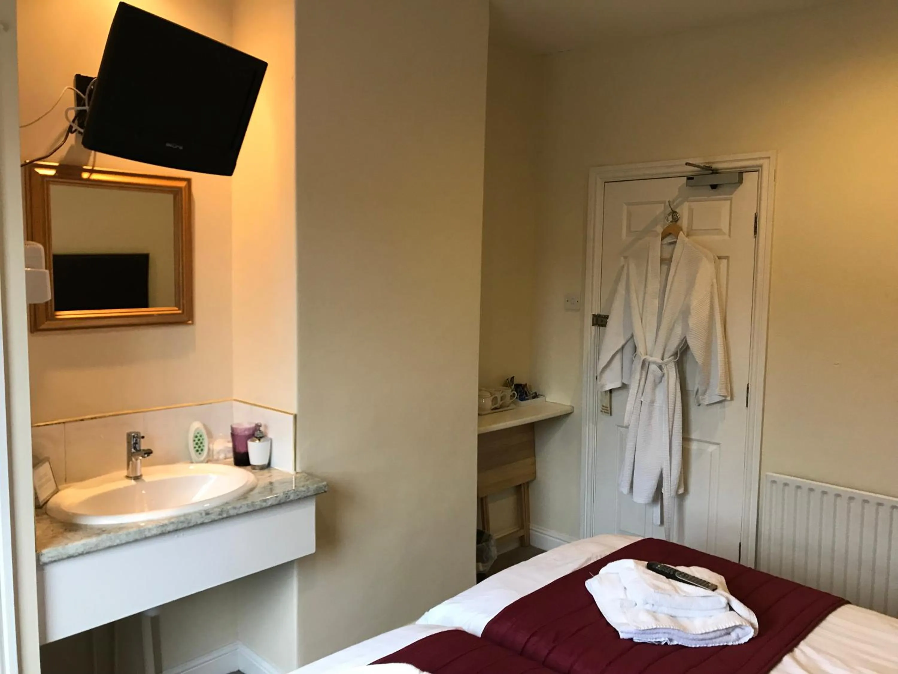 Bed in Clayhanger Guest House