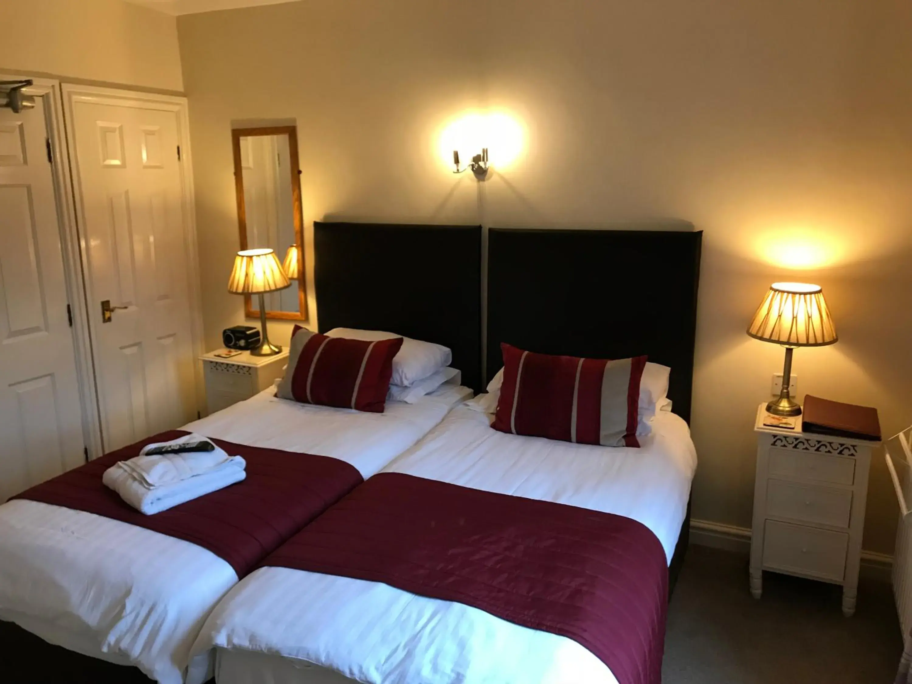 Standard Twin Room with Shared Bathroom in Clayhanger Guest House Standard Twin Room with Shared Bathroom in Clayhanger Guest House