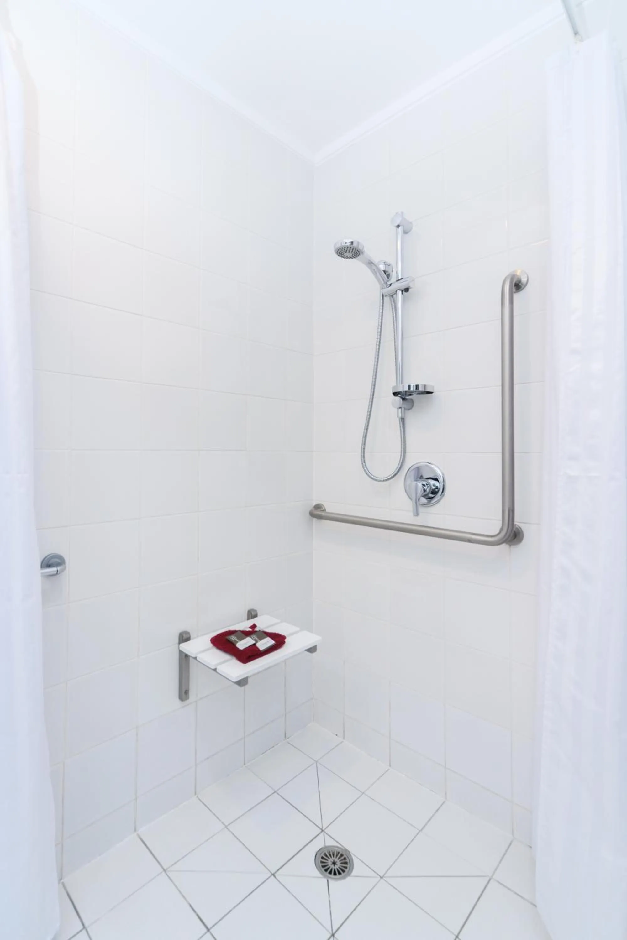 Bathroom in Aubyn Court Spa Motel