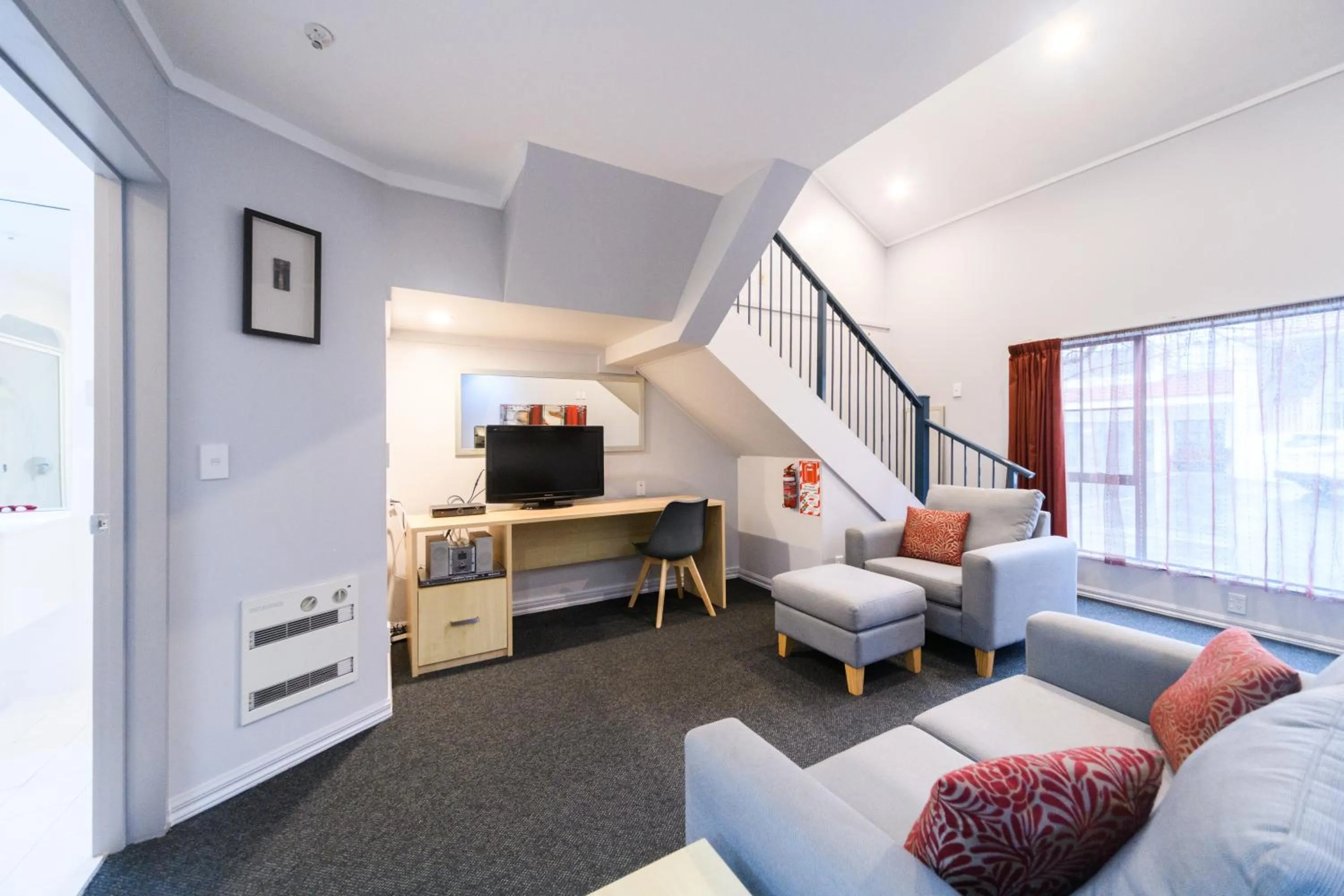 TV and multimedia, Bed in Aubyn Court Spa Motel