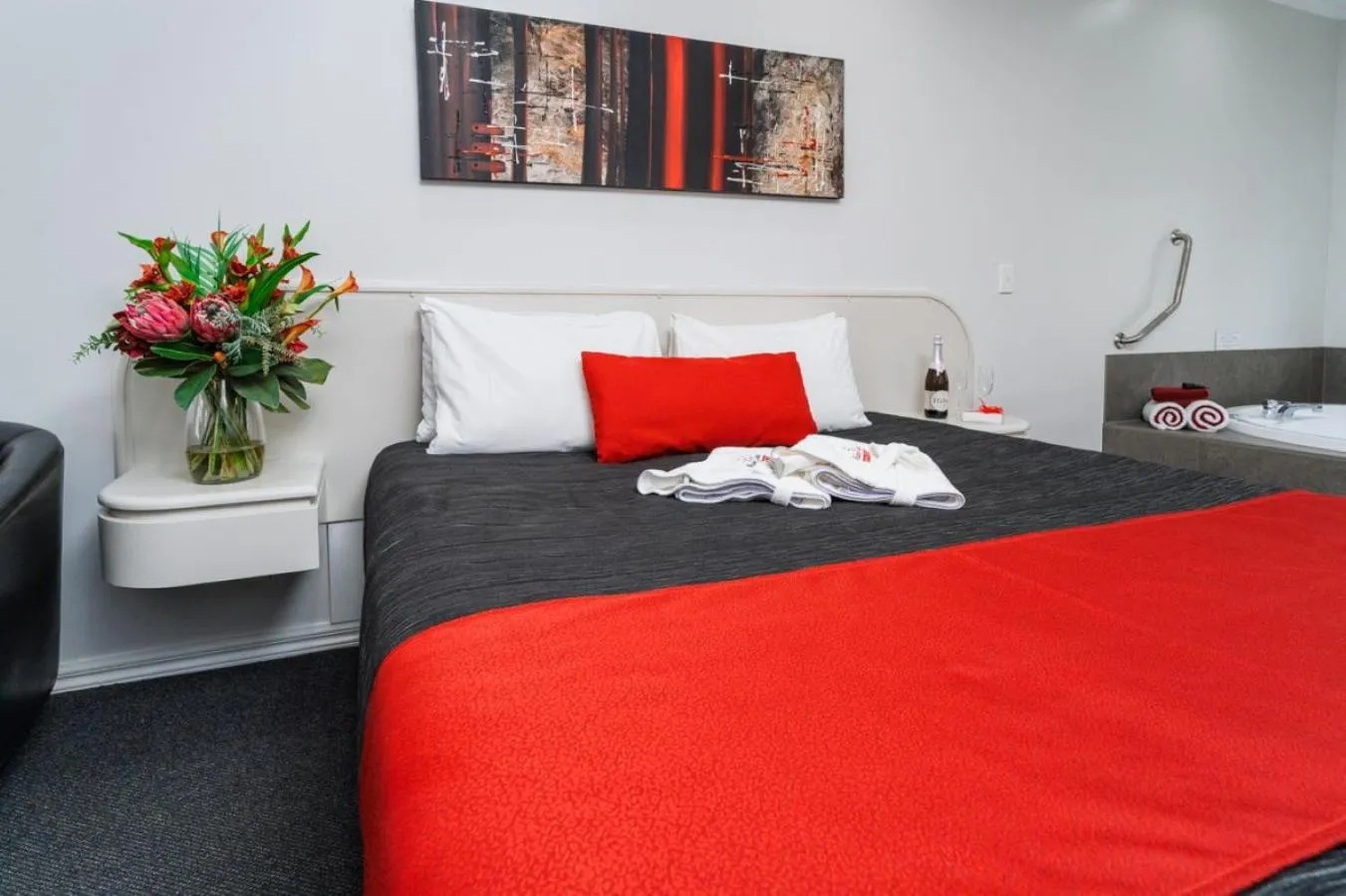 Bed in Aubyn Court Spa Motel