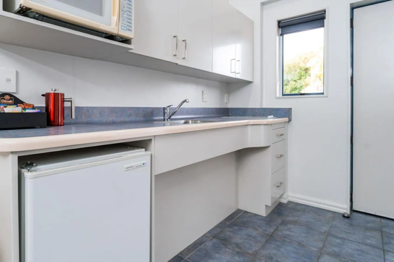 Kitchen or kitchenette in Aubyn Court Spa Motel