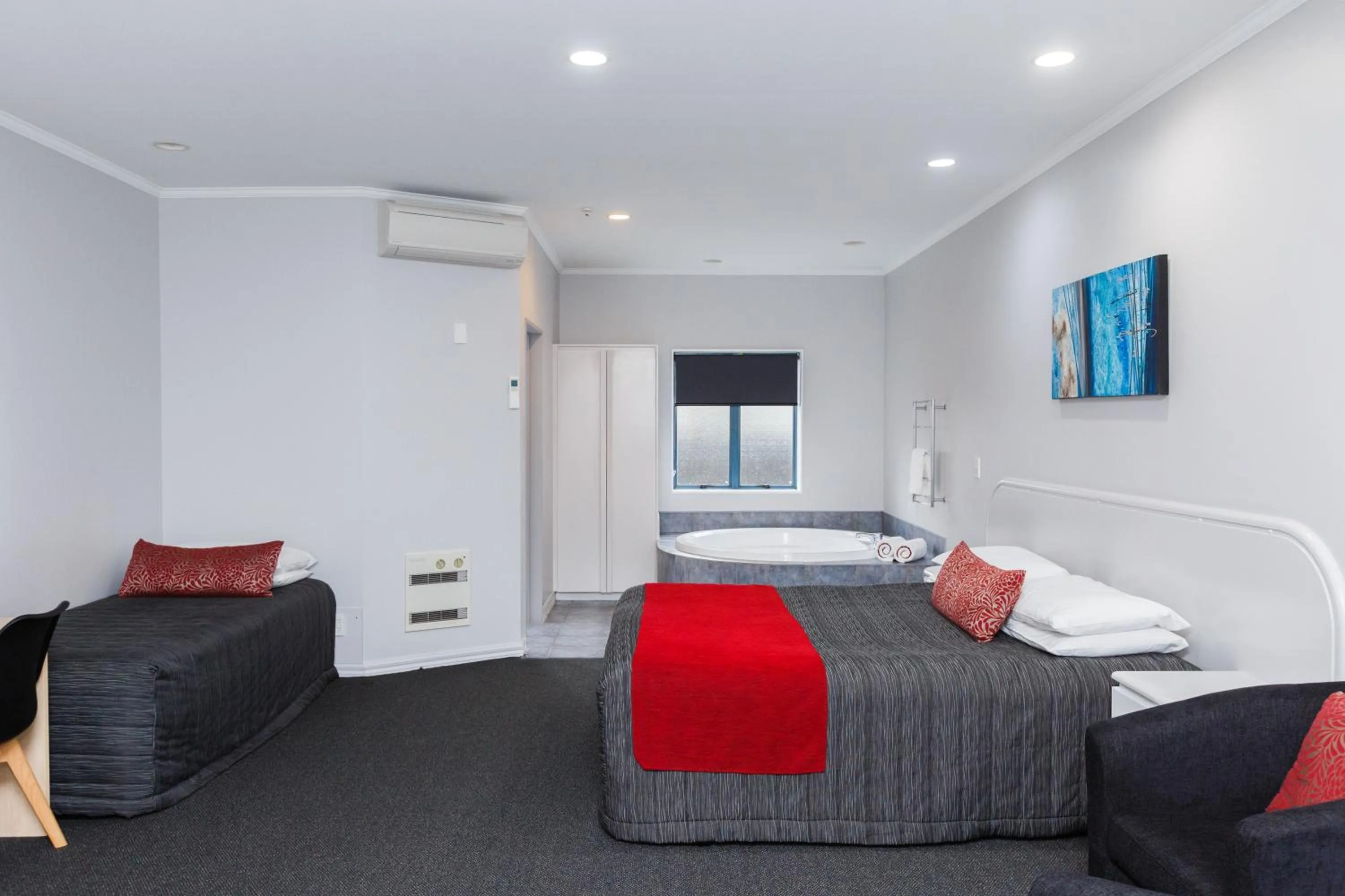 Living room, Bed in Aubyn Court Spa Motel