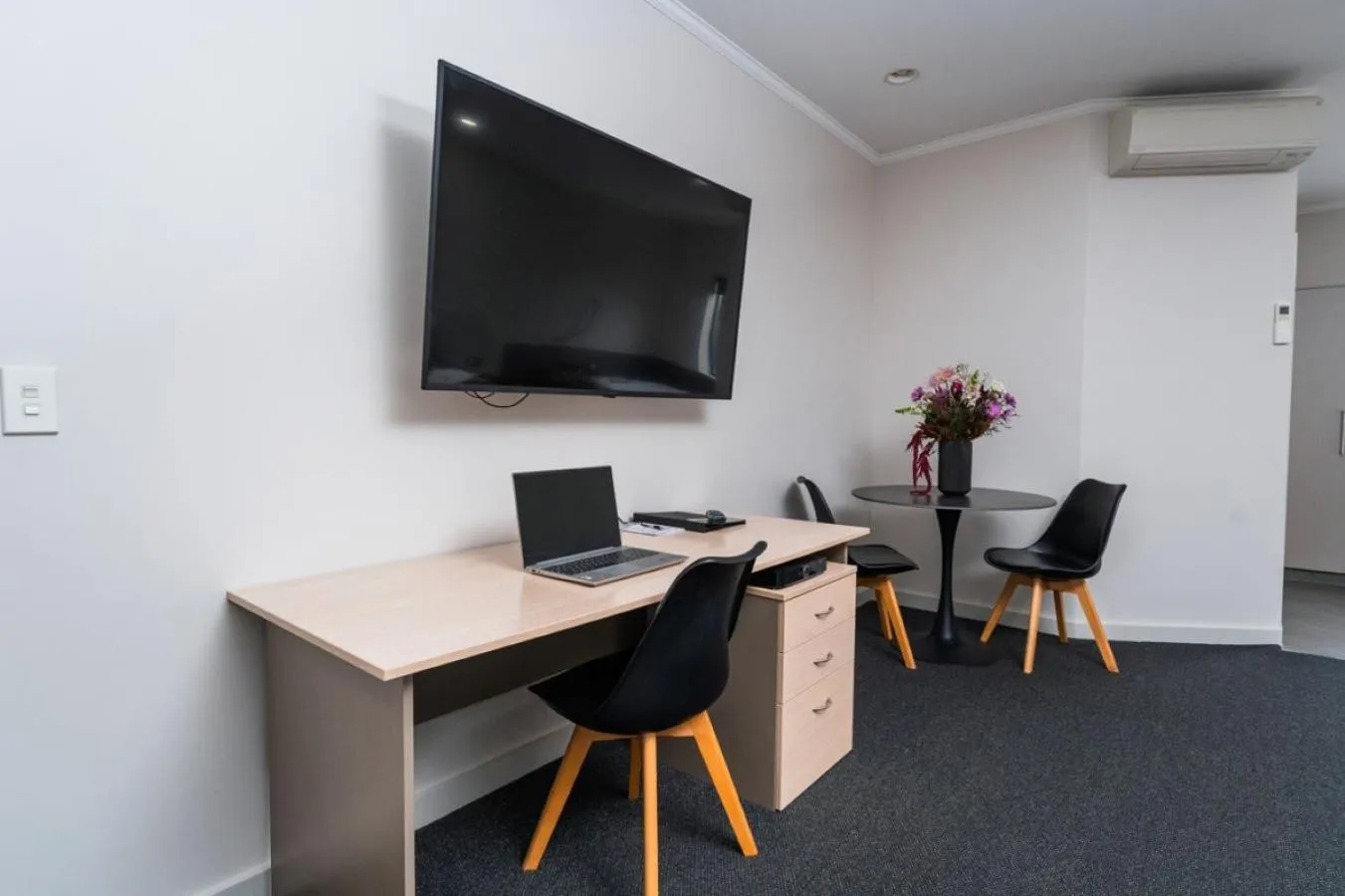 Dining area in Aubyn Court Spa Motel