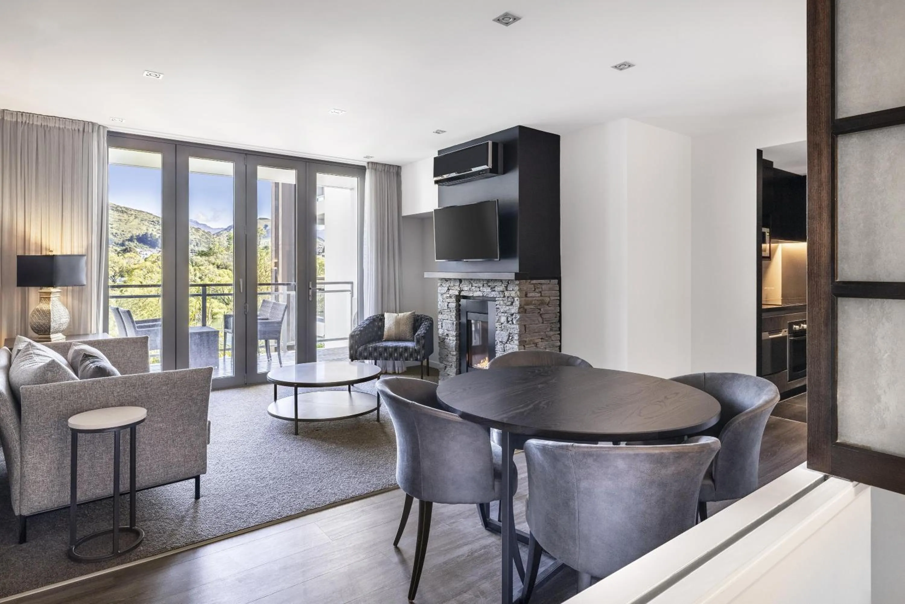 Living room in Hilton Queenstown Resort & Spa