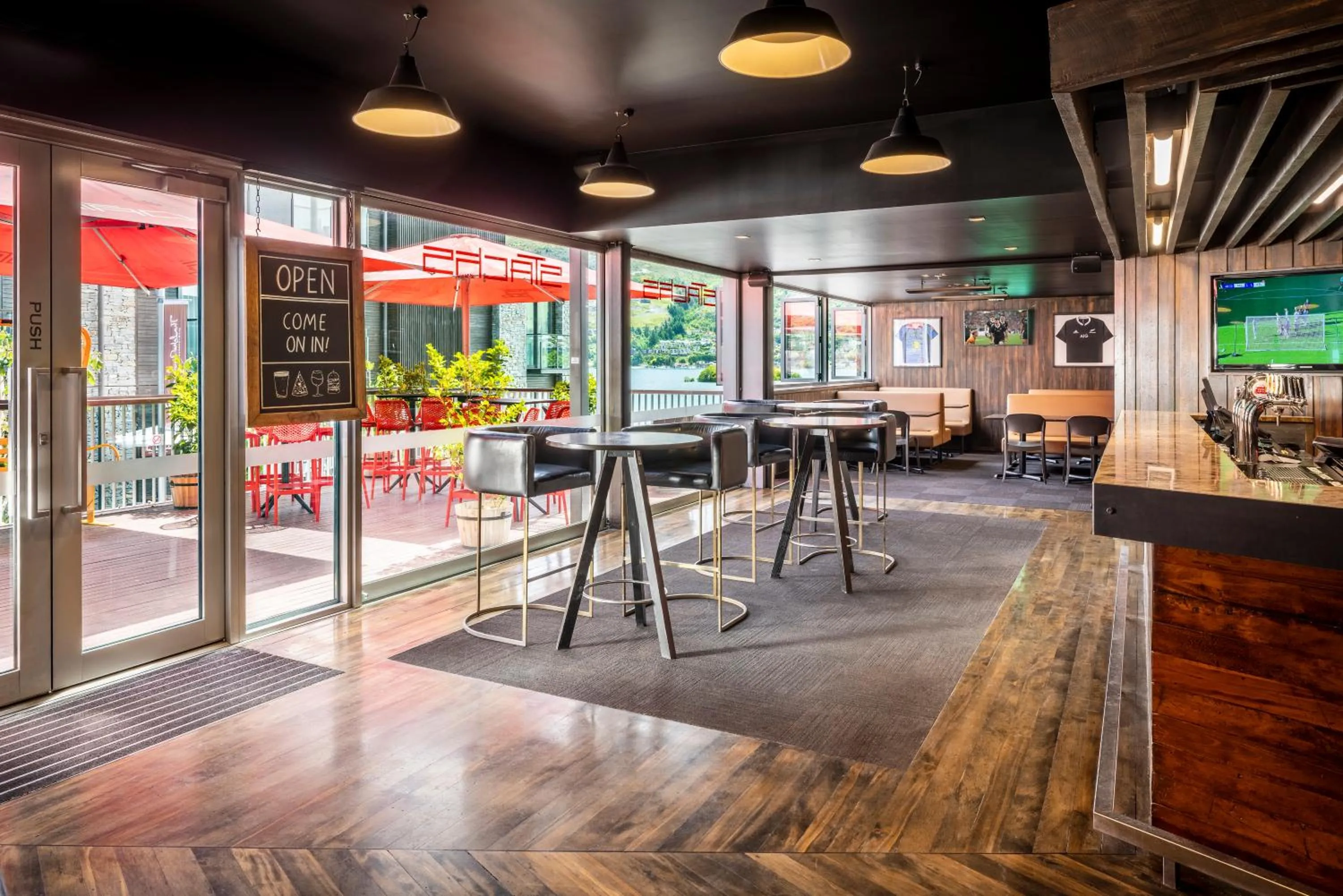 Restaurant/places to eat in Hilton Queenstown Resort & Spa