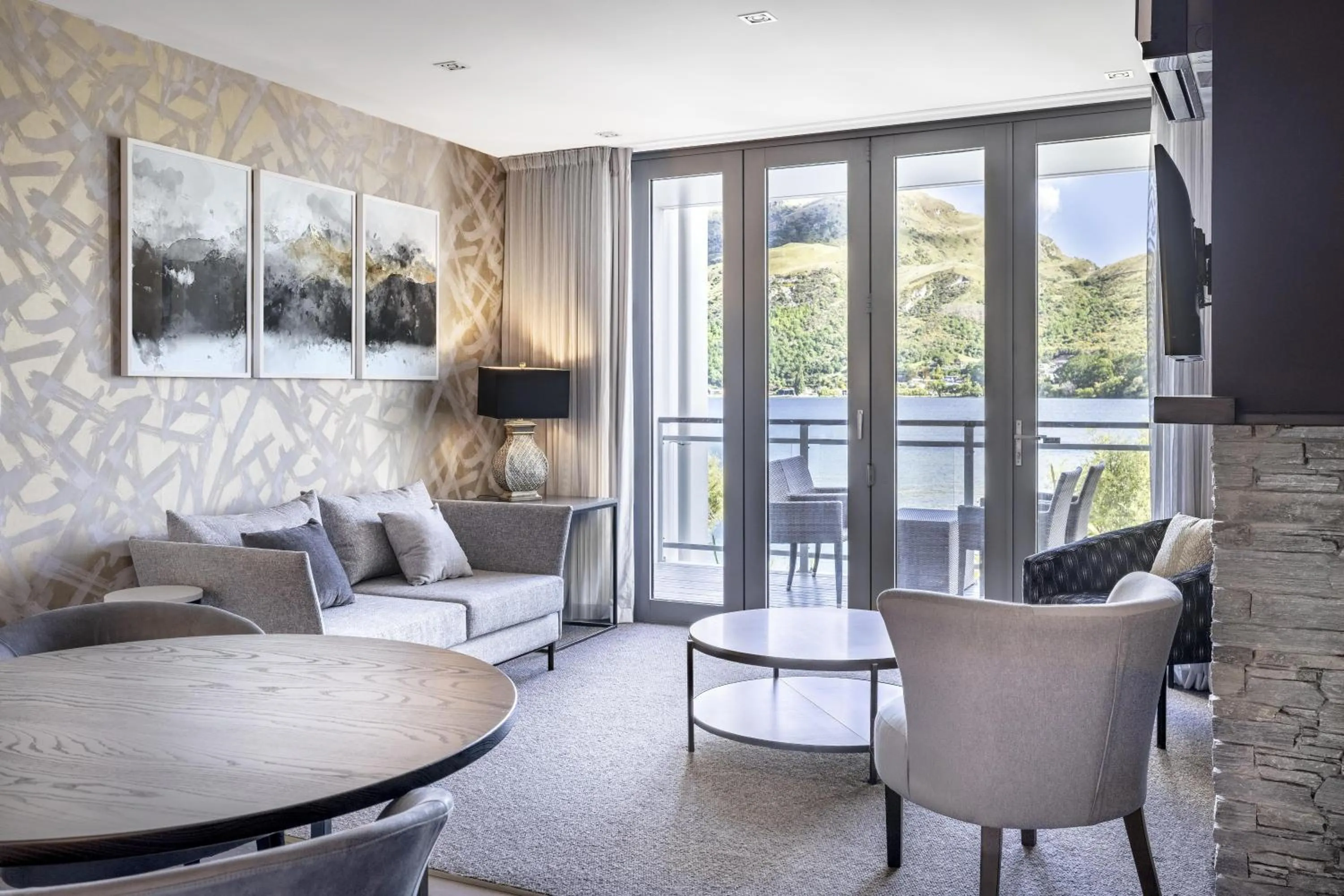 Living room in Hilton Queenstown Resort & Spa