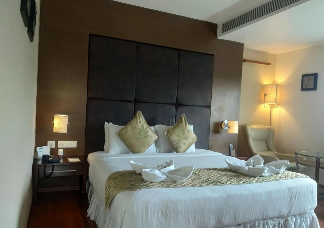 Bedroom, Bed in Grand Gardenia