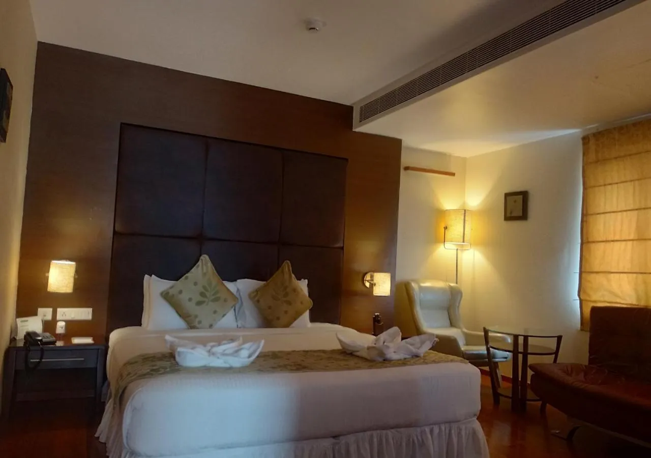 Bedroom, Bed in Grand Gardenia