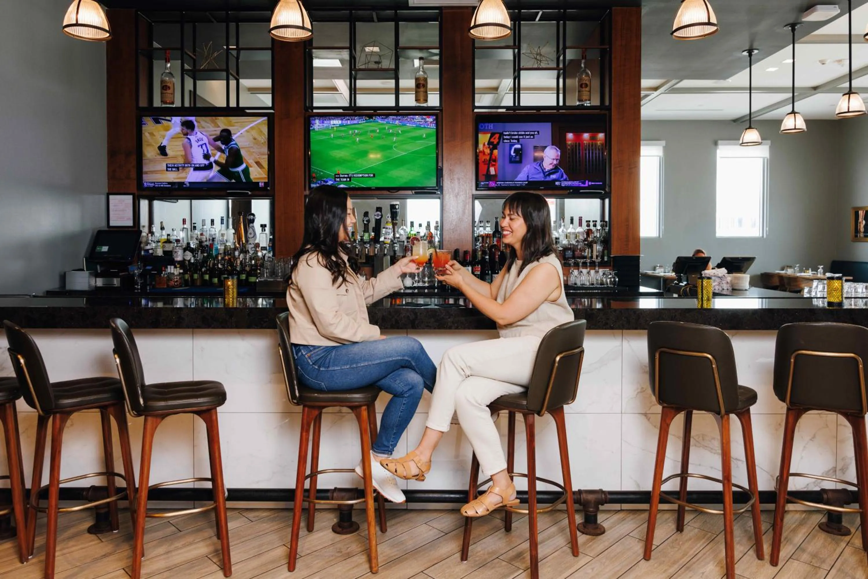 Restaurant/places to eat in The Summit Hotel