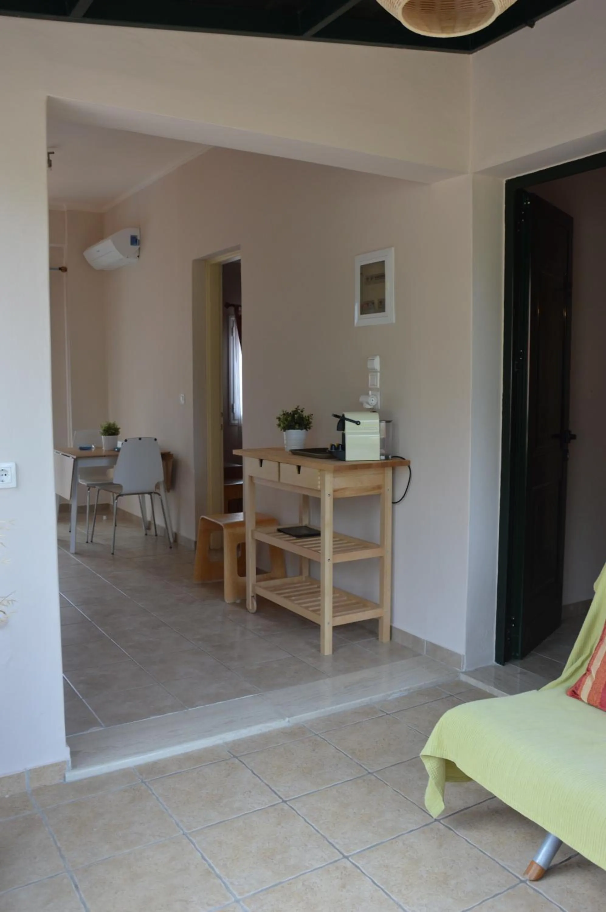 Coffee/tea facilities in Akis Apartments