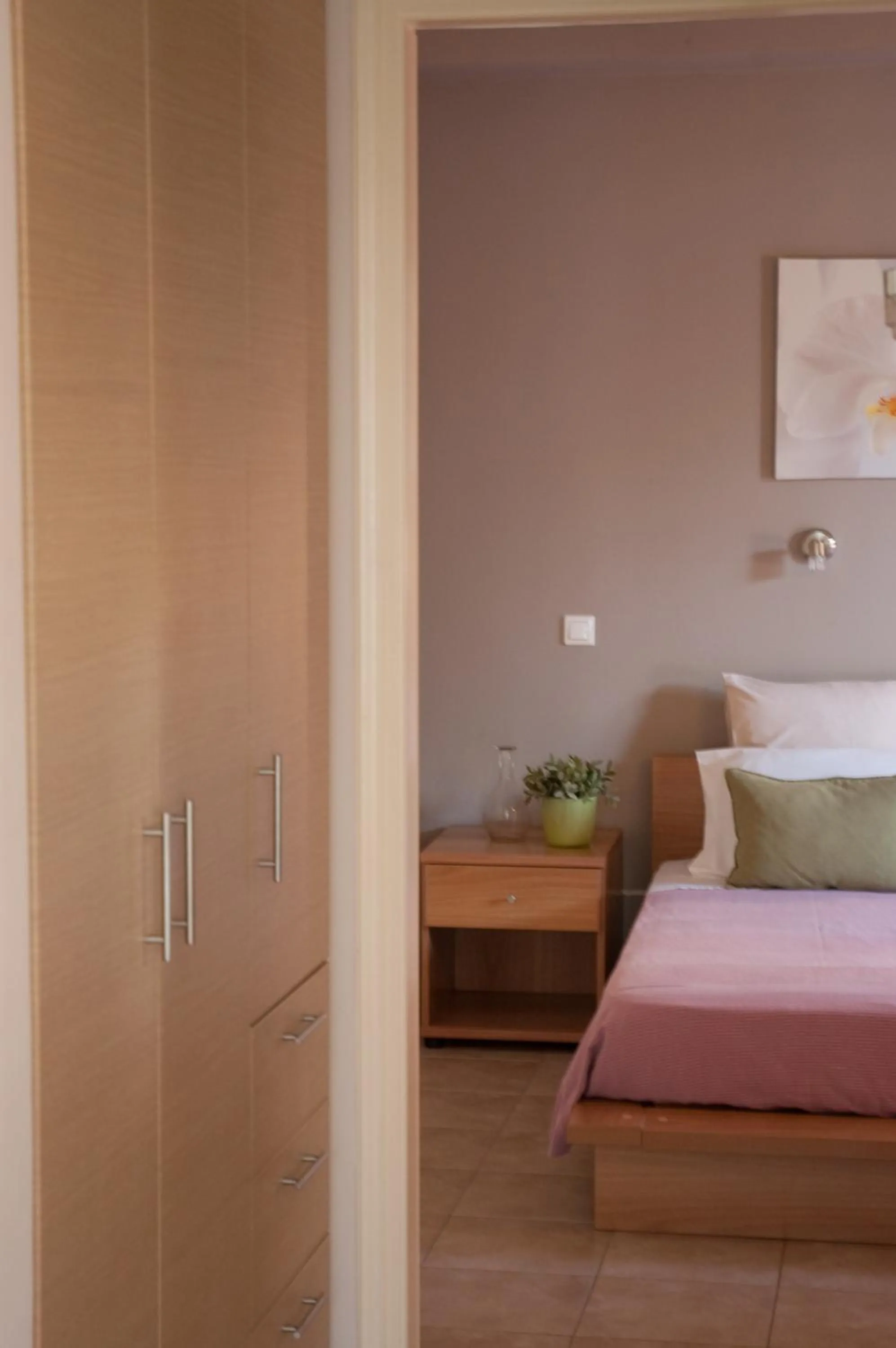 Decorative detail, Bed in Akis Apartments