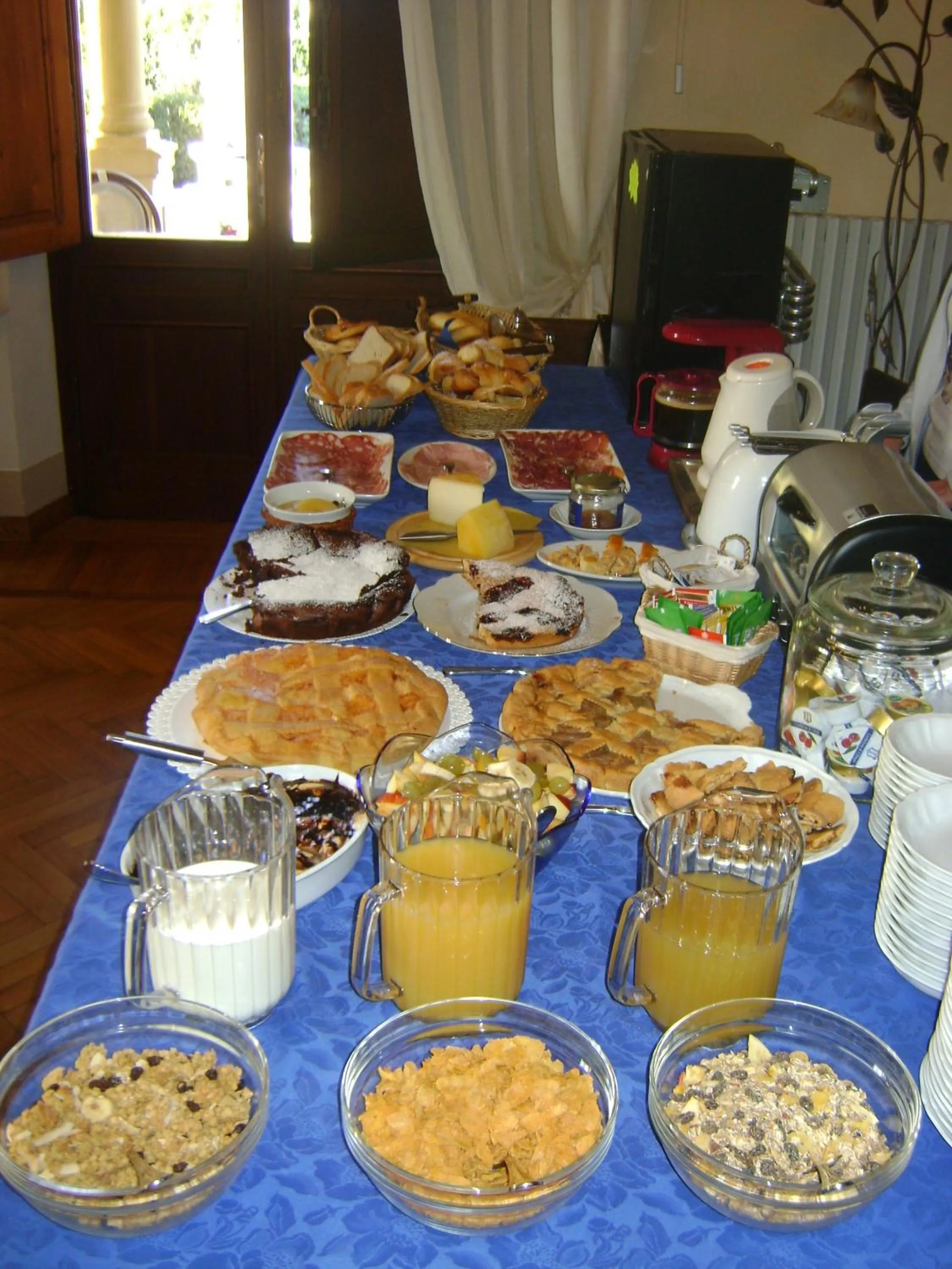 Restaurant/places to eat in Villa Moorings