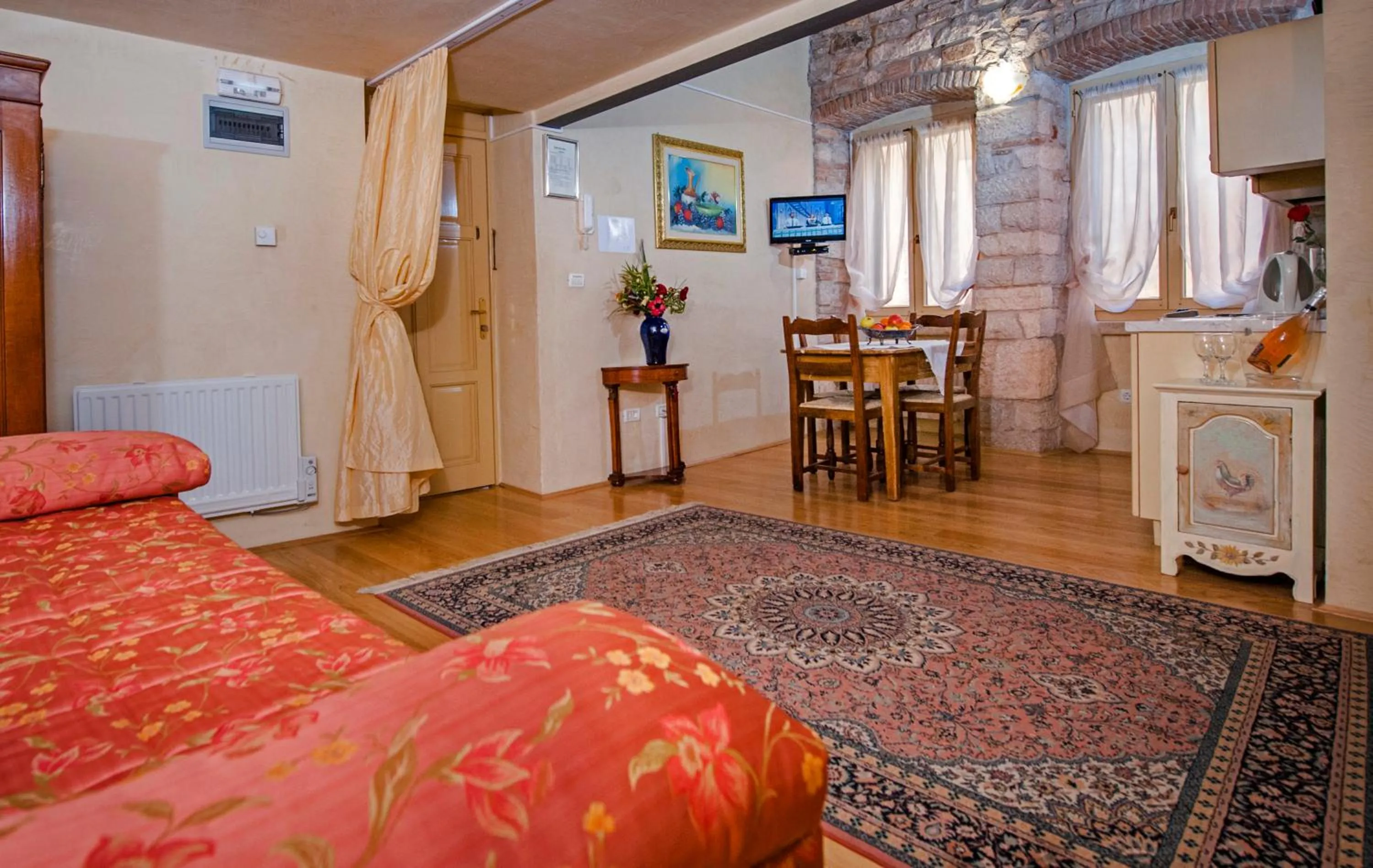 Photo of the whole room, Bed in Residence PORTA ANTICA Centro Storico