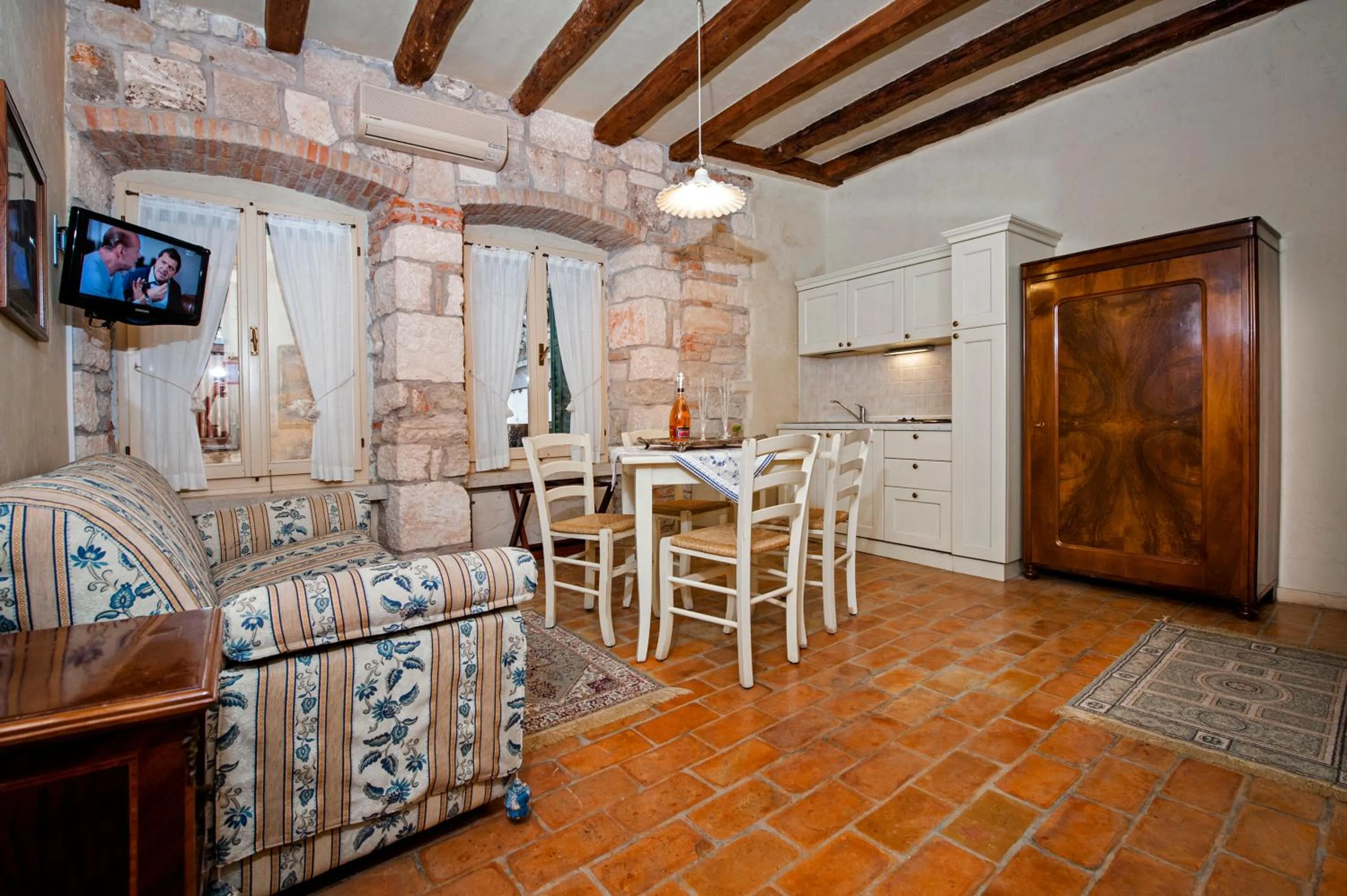 Photo of the whole room in Residence PORTA ANTICA Centro Storico