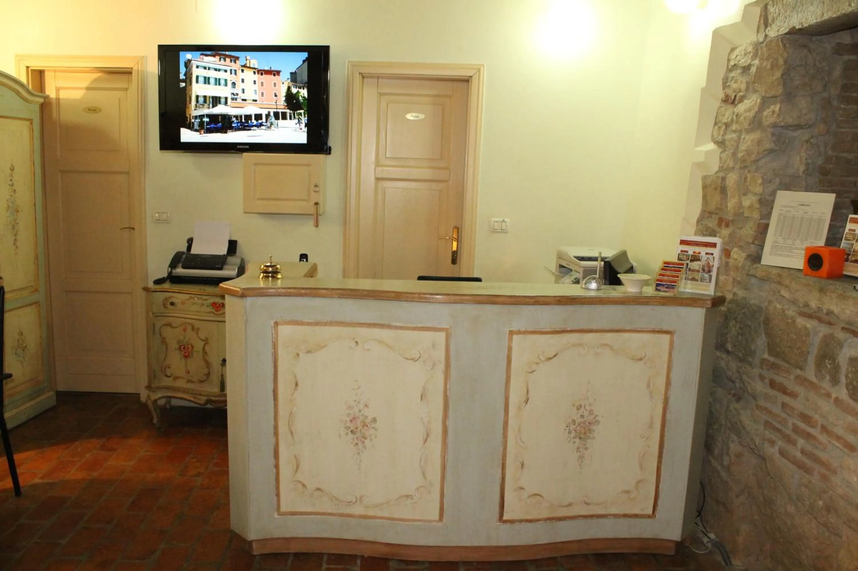 TV and multimedia in Residence PORTA ANTICA Centro Storico