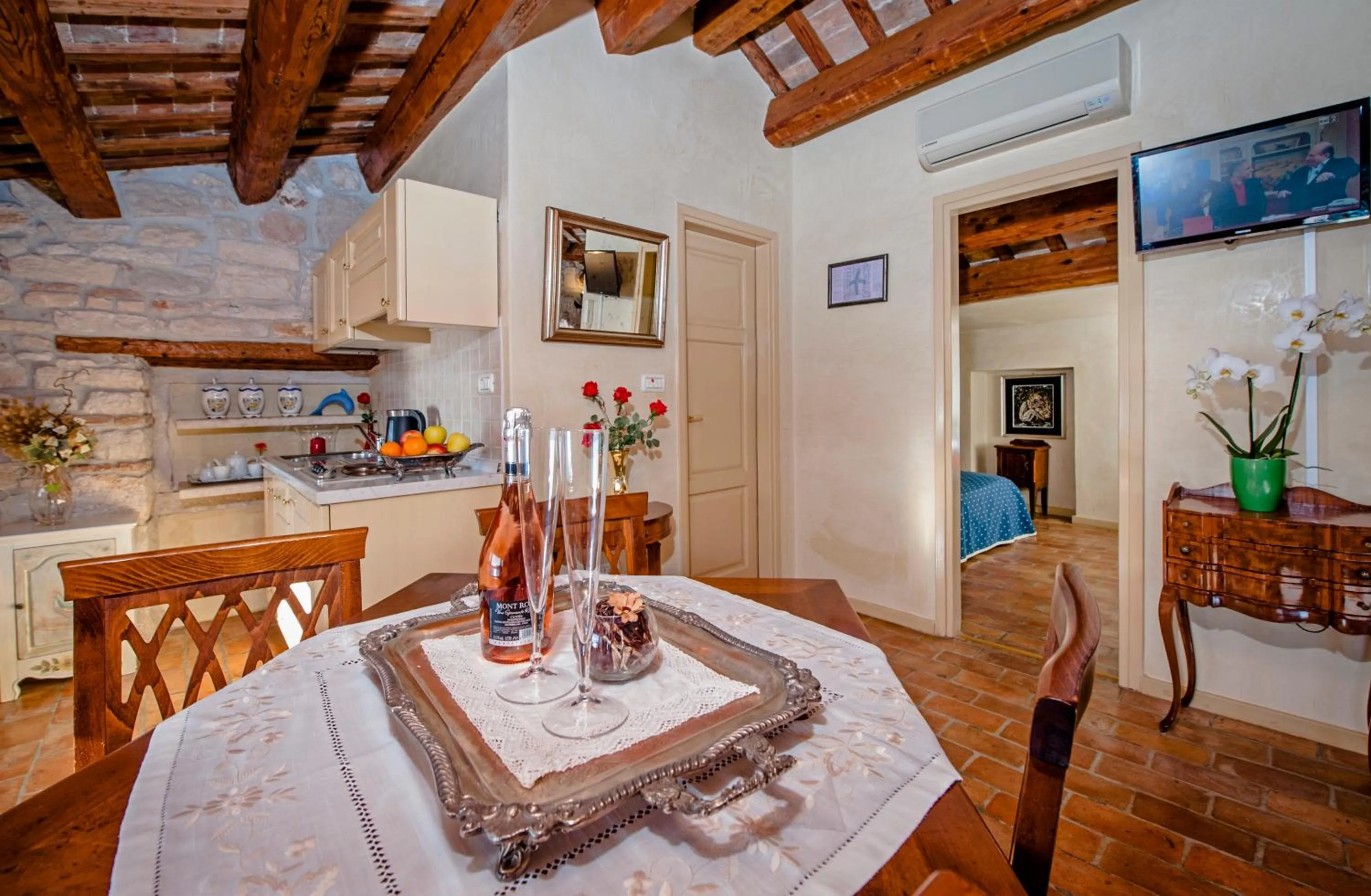 Photo of the whole room in Residence PORTA ANTICA Centro Storico