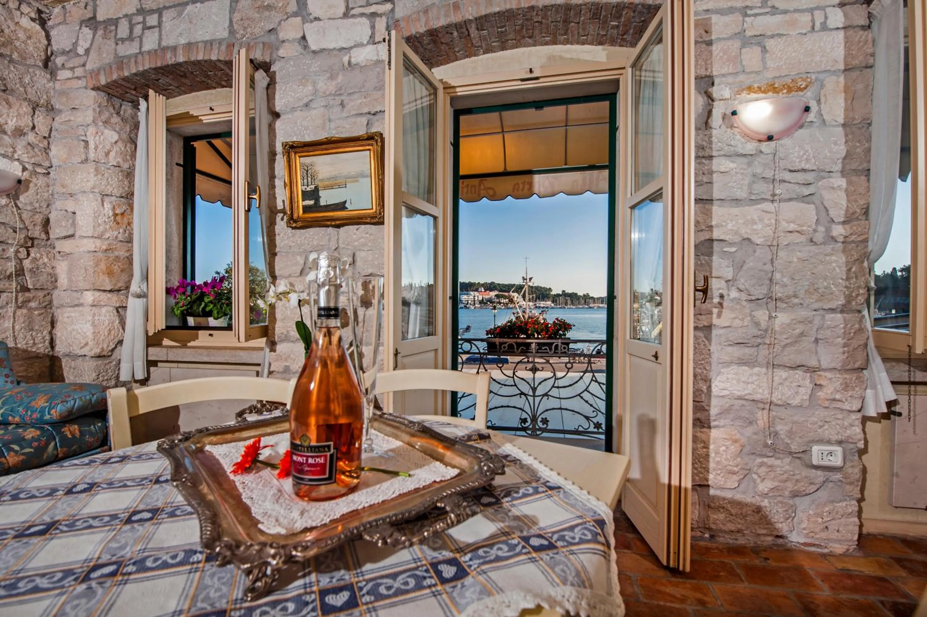 Sea view in Residence PORTA ANTICA Centro Storico