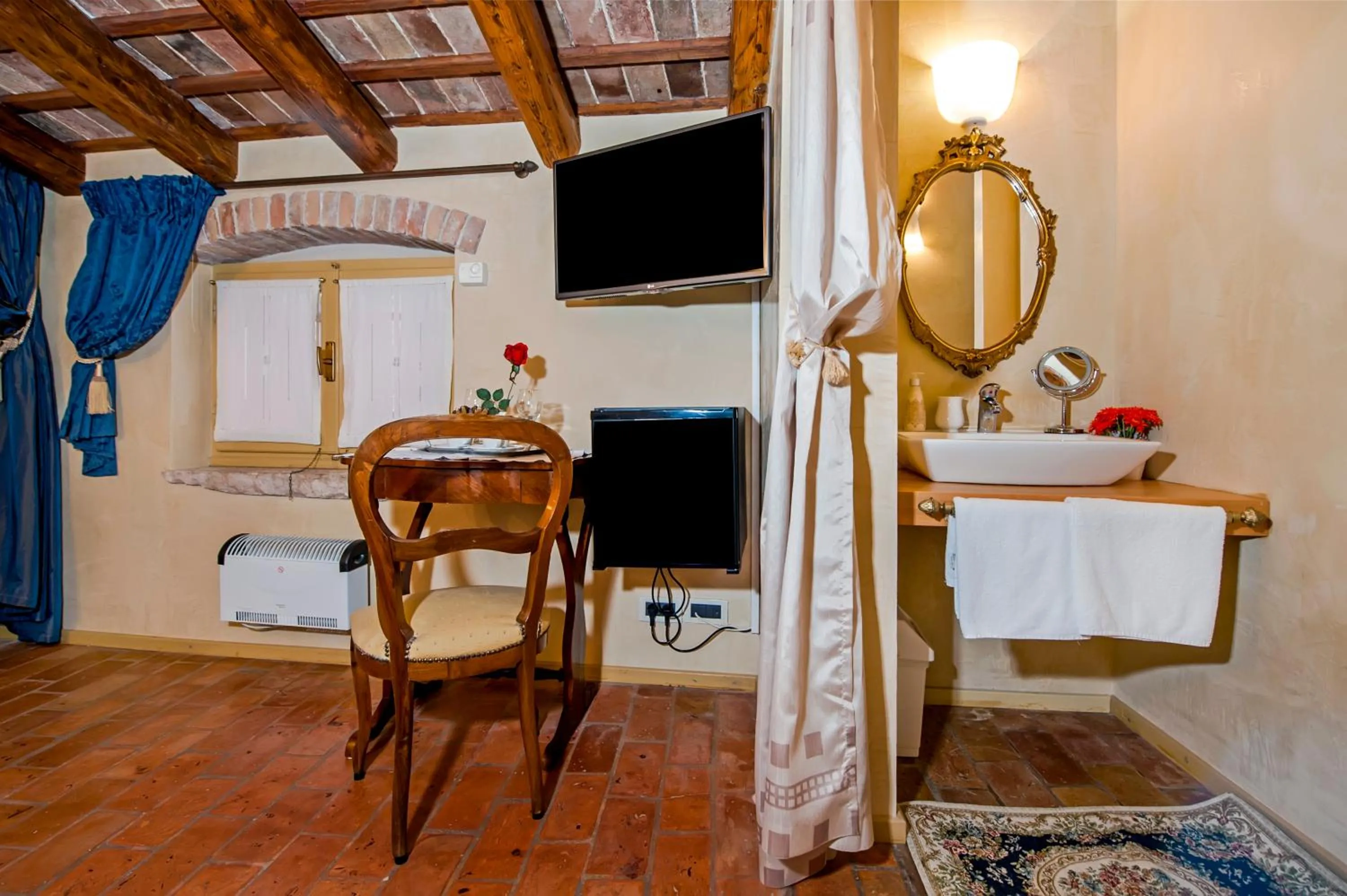 TV and multimedia in Residence PORTA ANTICA Centro Storico
